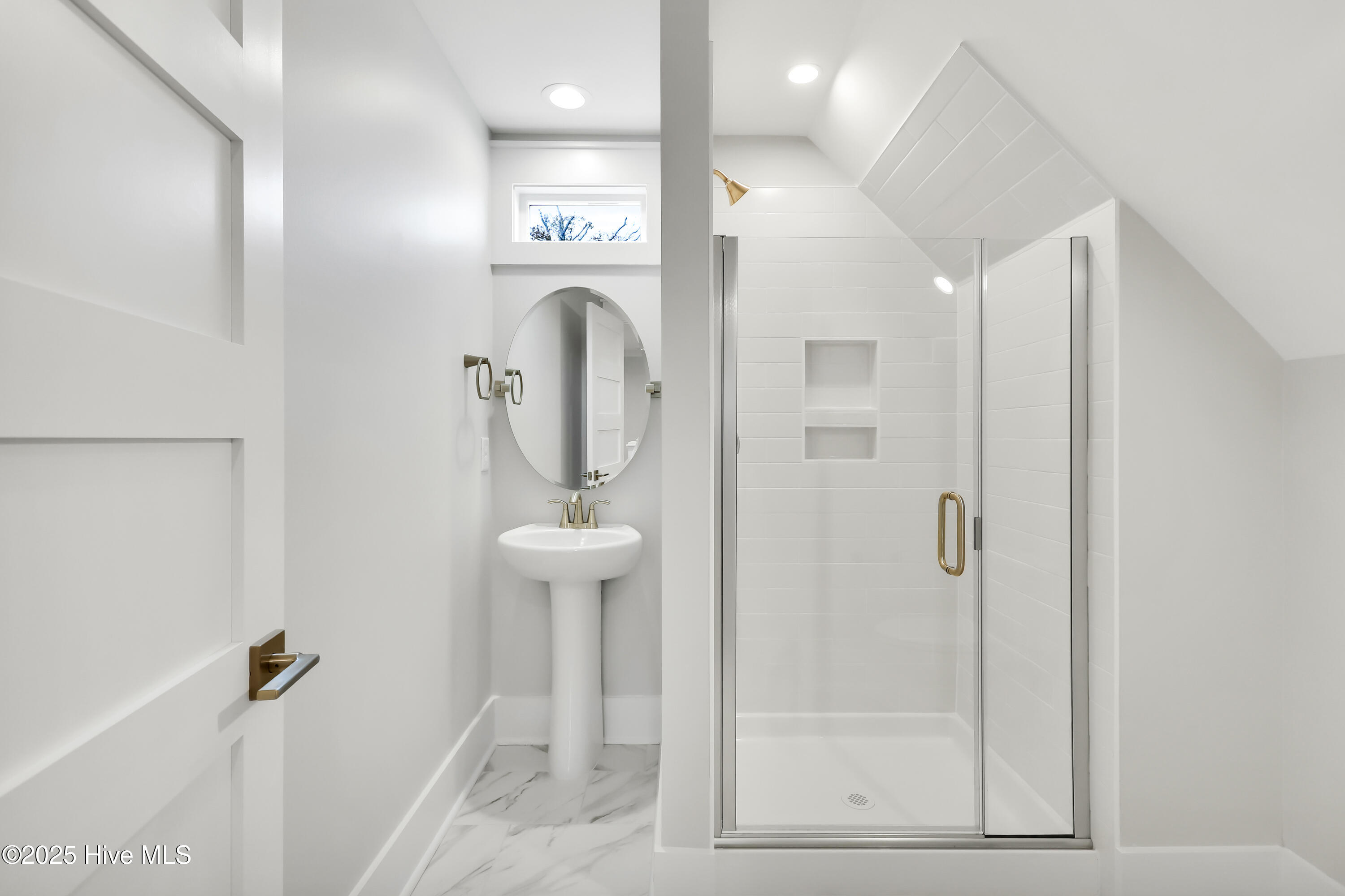 100542712 | Photo 26