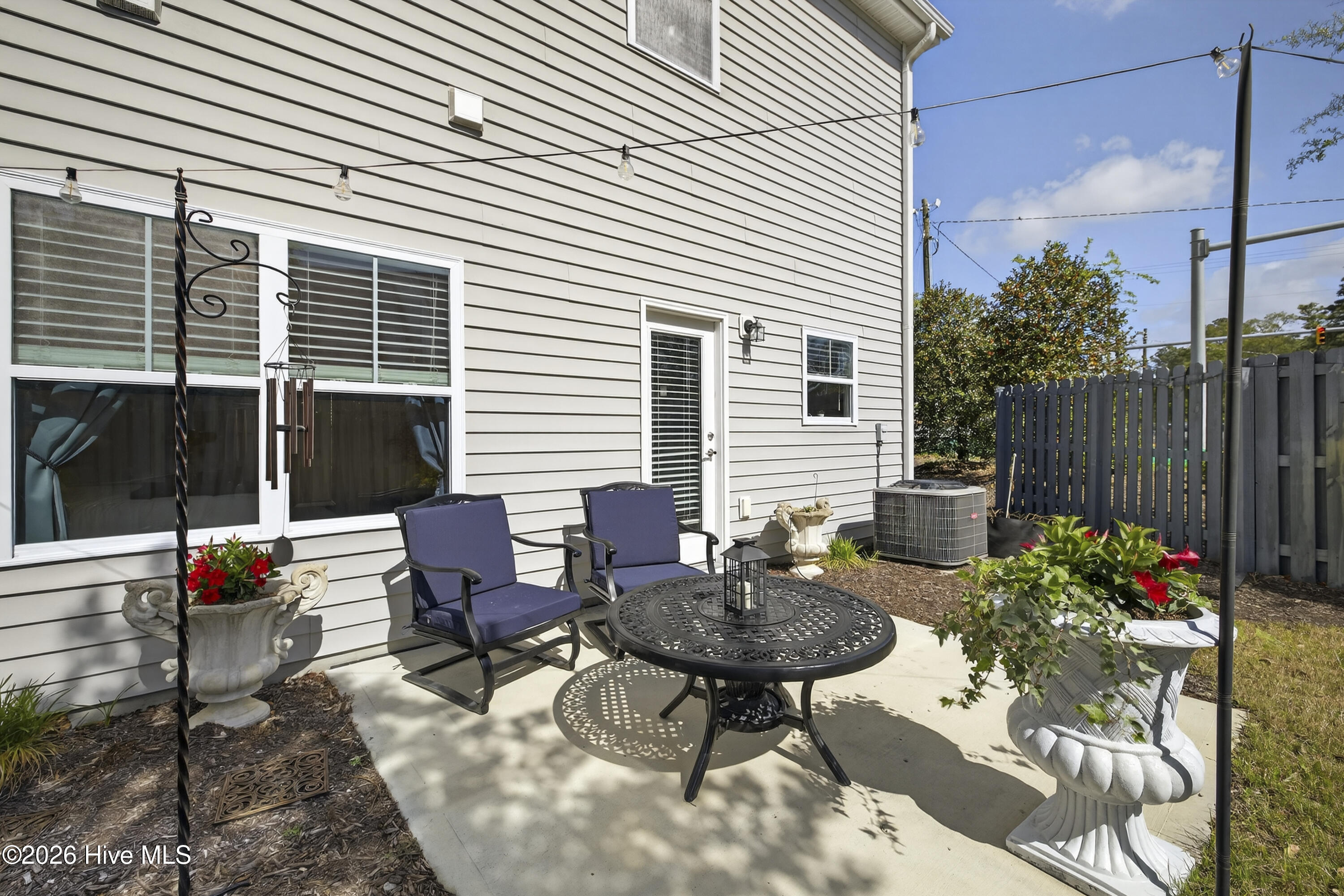 100569203 | Photo 25