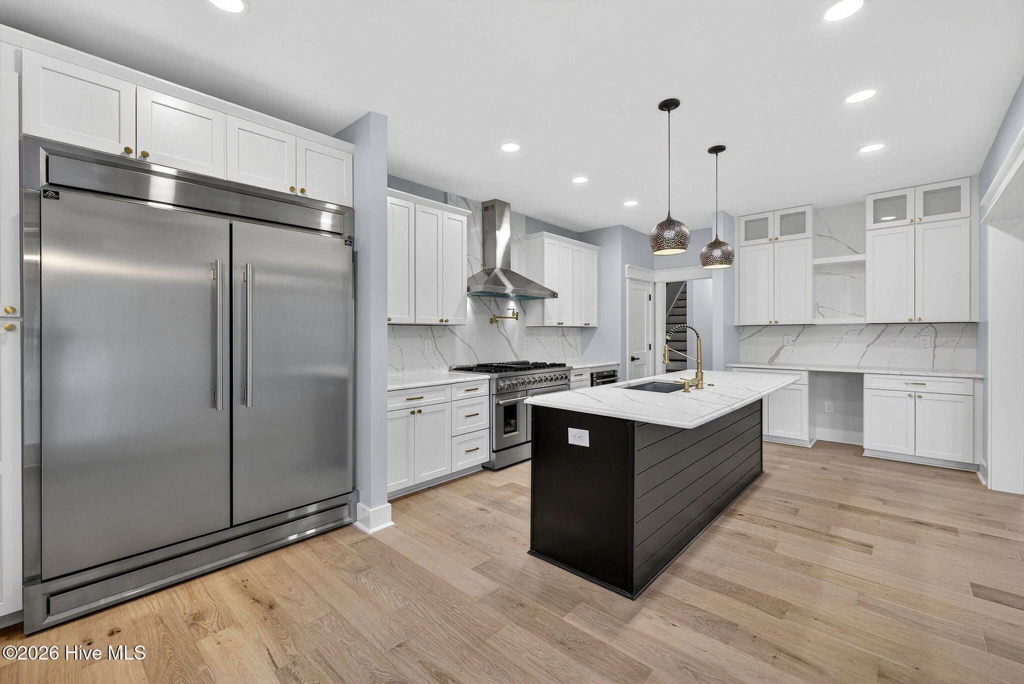 100548792 | Photo 26