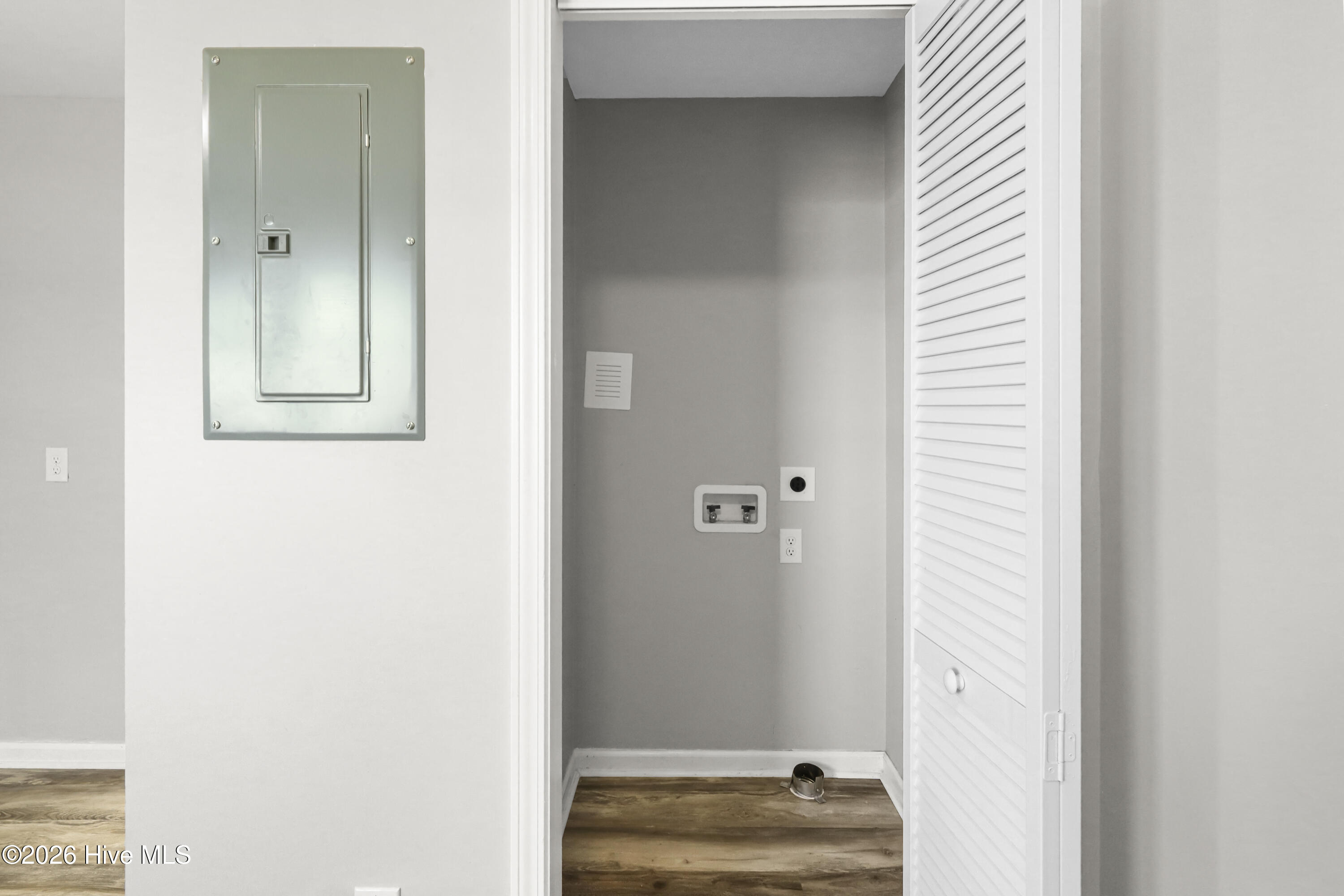 100560187 | Photo 39