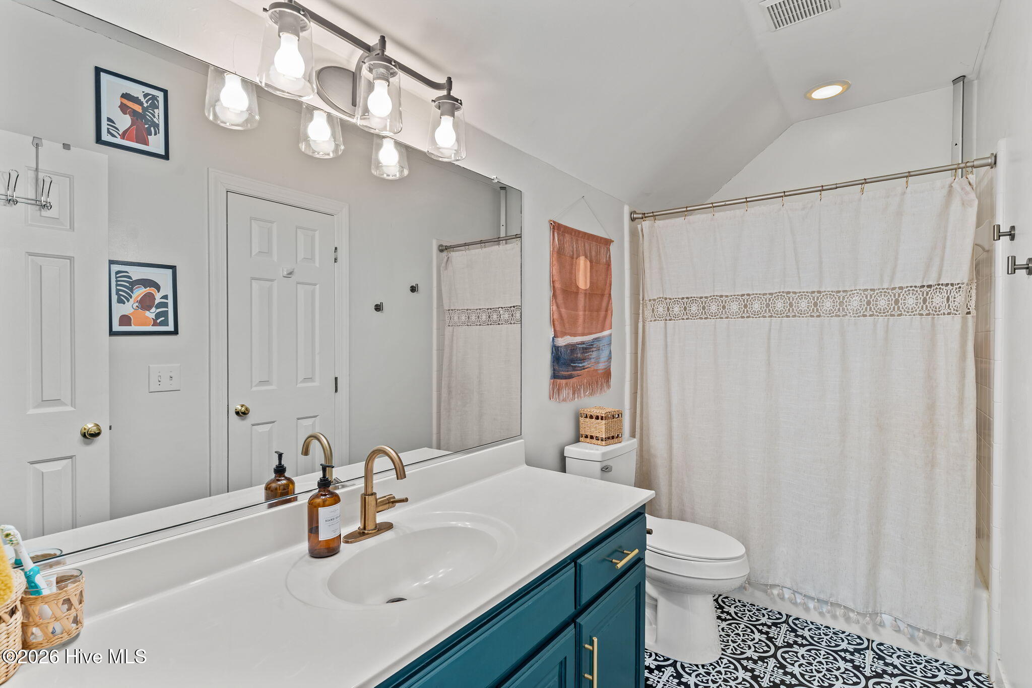 100556874 | Photo 50