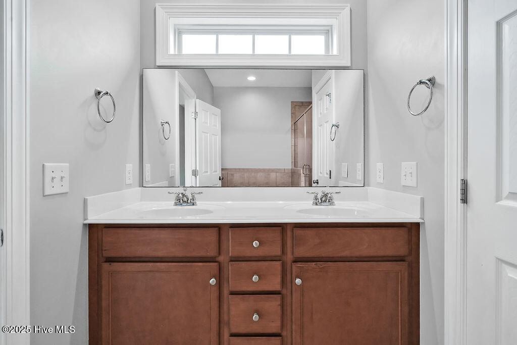 100550184 | Photo 29