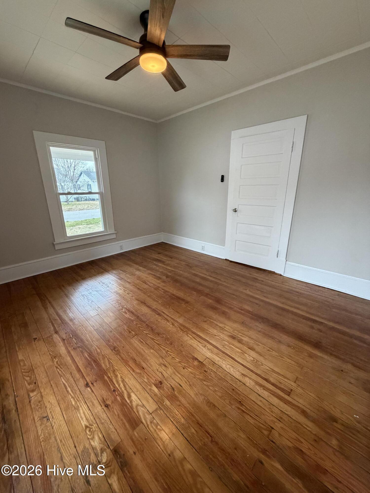 905 CHESTNUT BEDROOM1BBEDROO