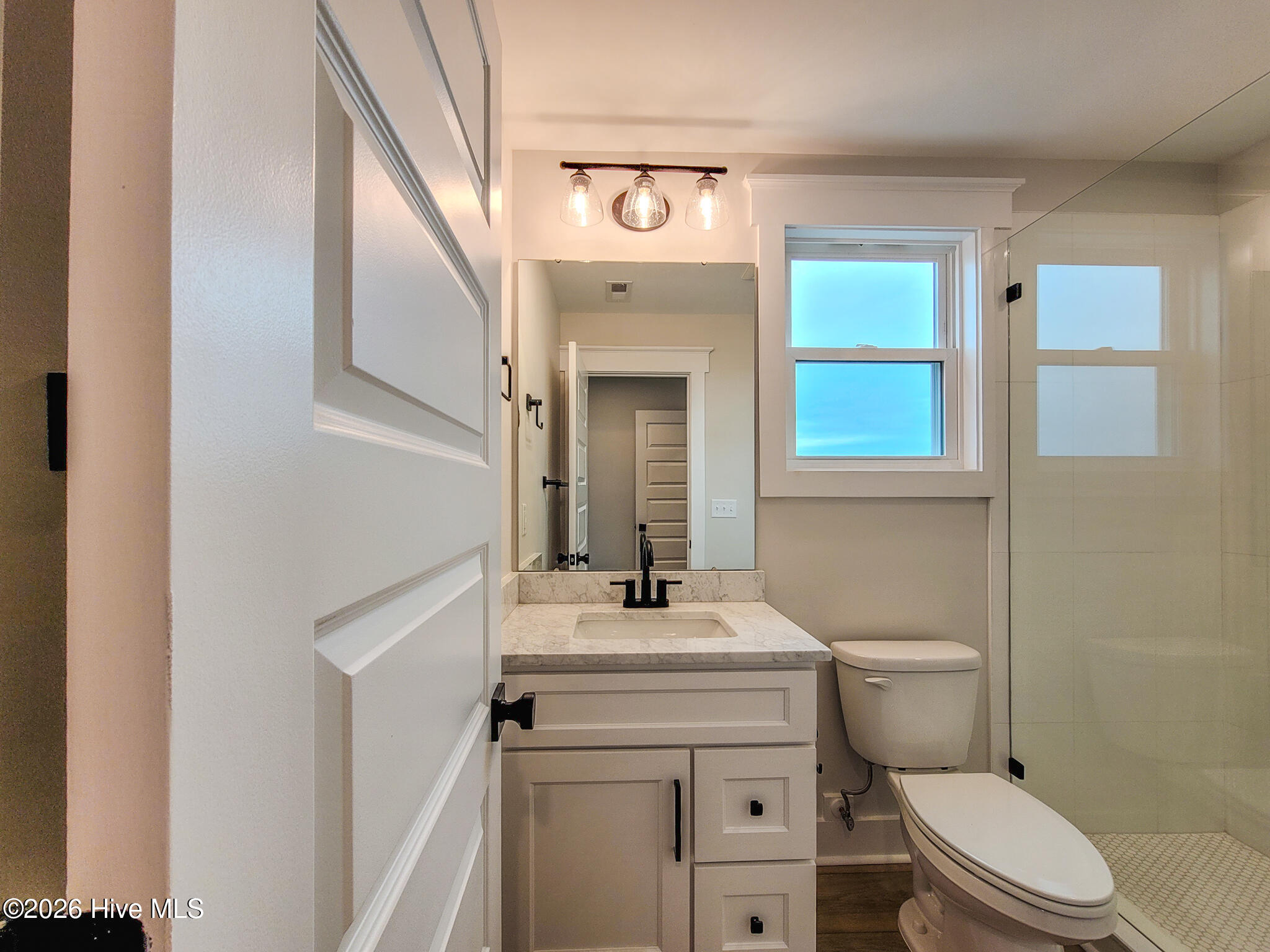 100553641 | Photo 21