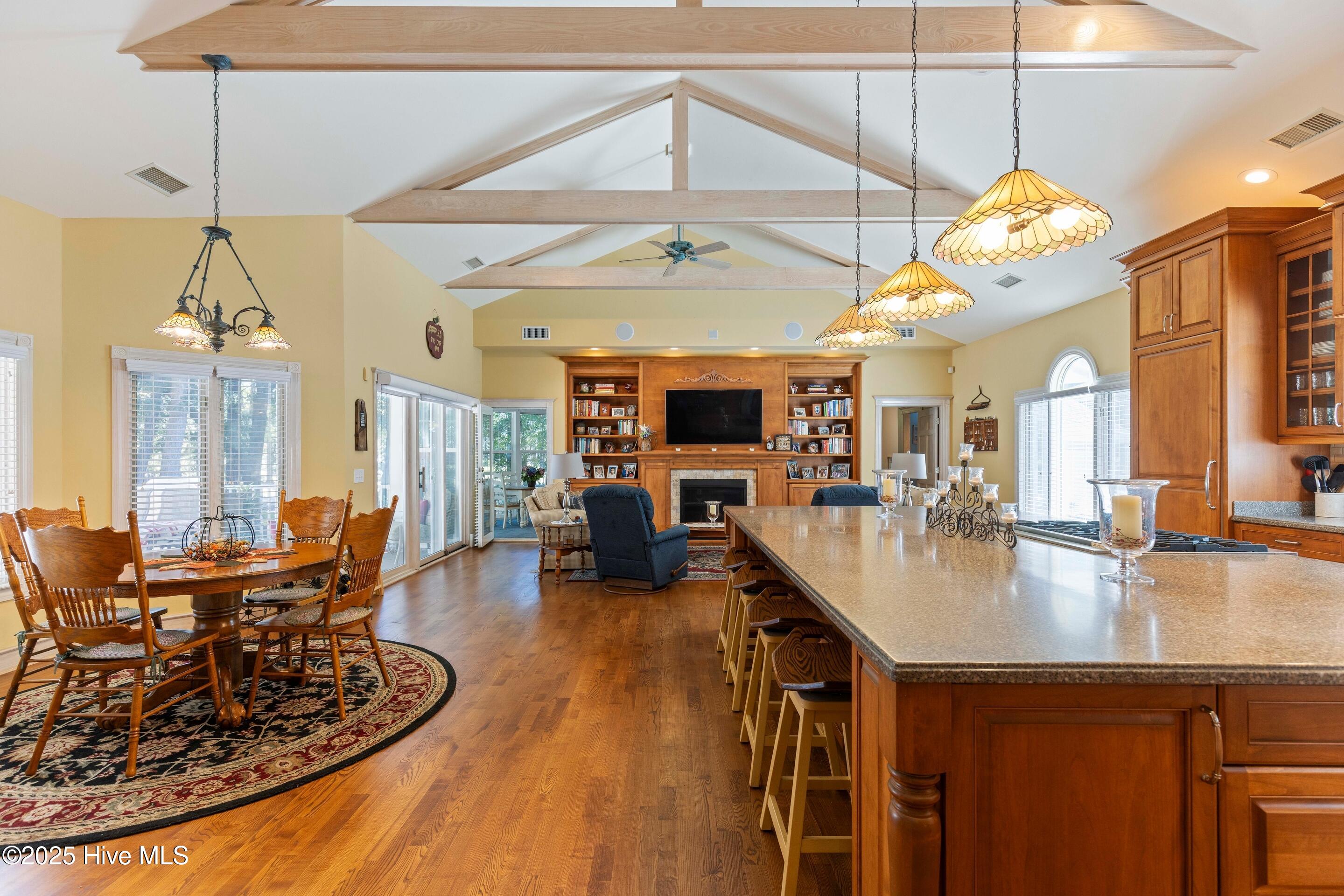 100539115 | Photo 39