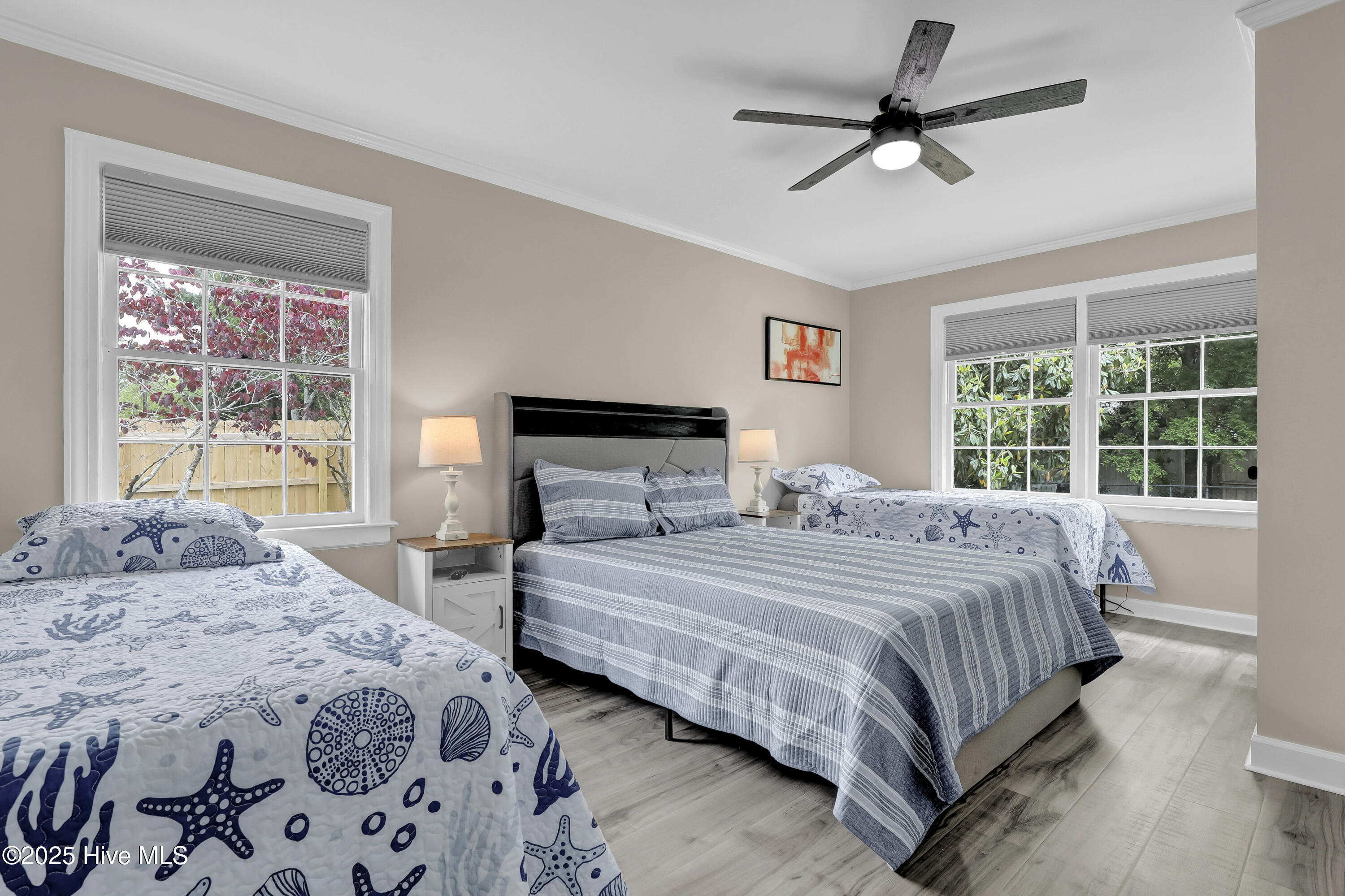 100566321 | Photo 26