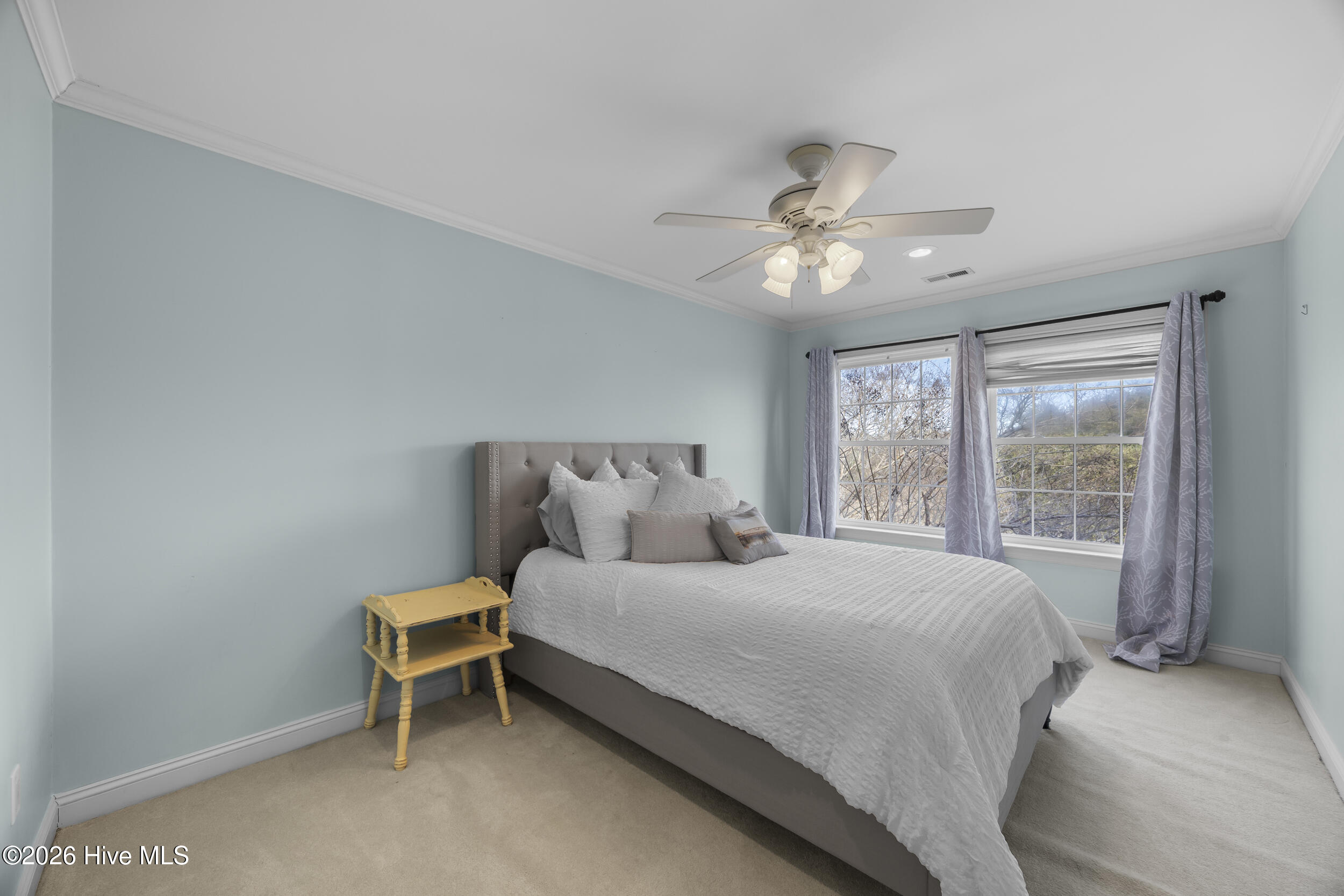 100548931 | Photo 33