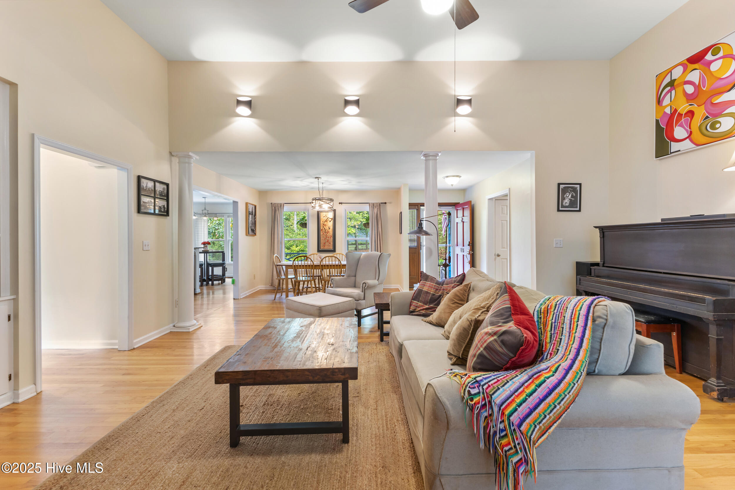 100533907 | Photo 10