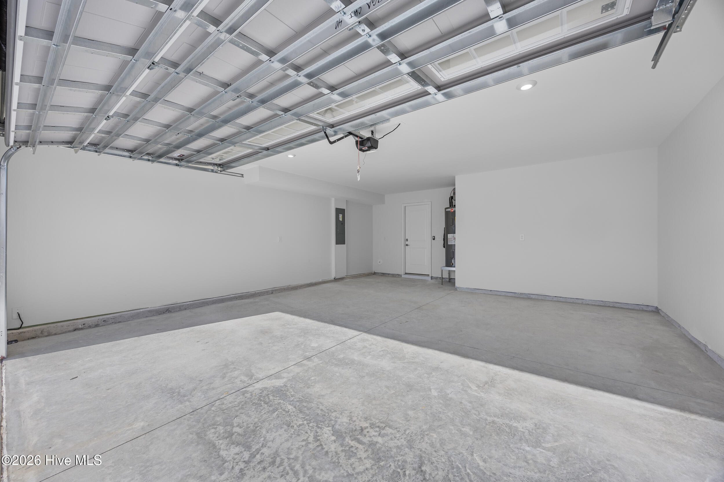 100527053 | Photo 50