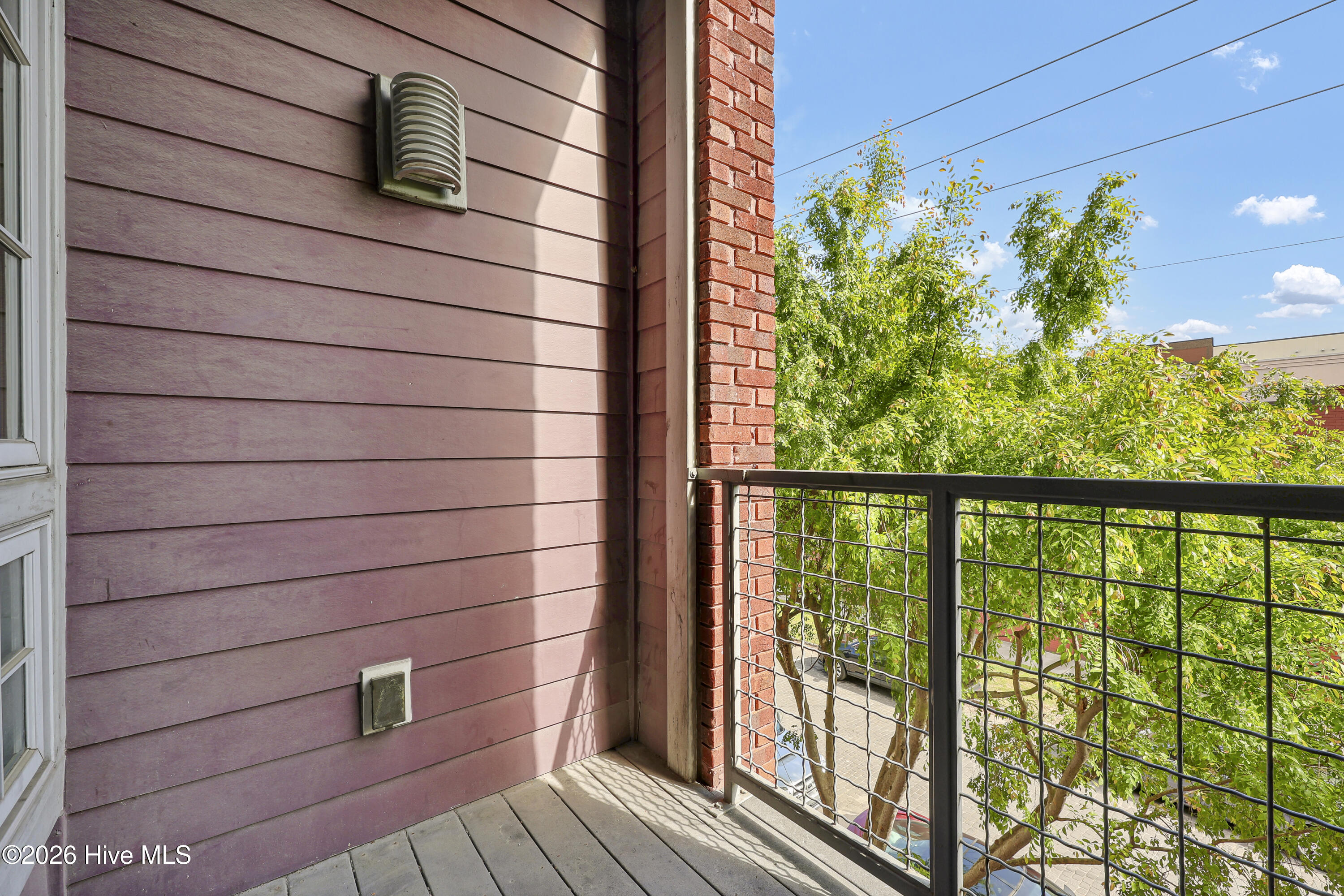 100566335 | Photo 13