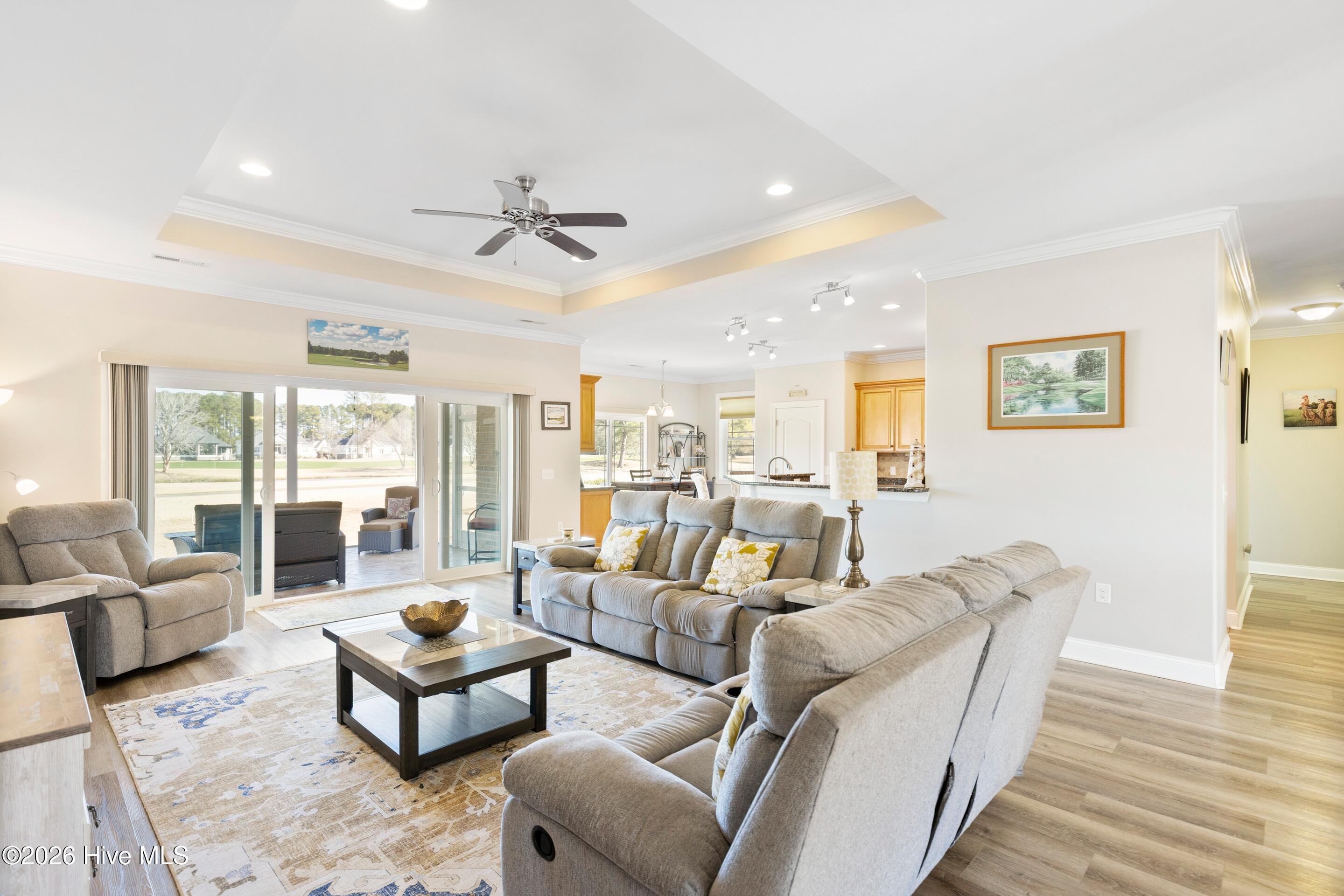 100547842 | Photo 11