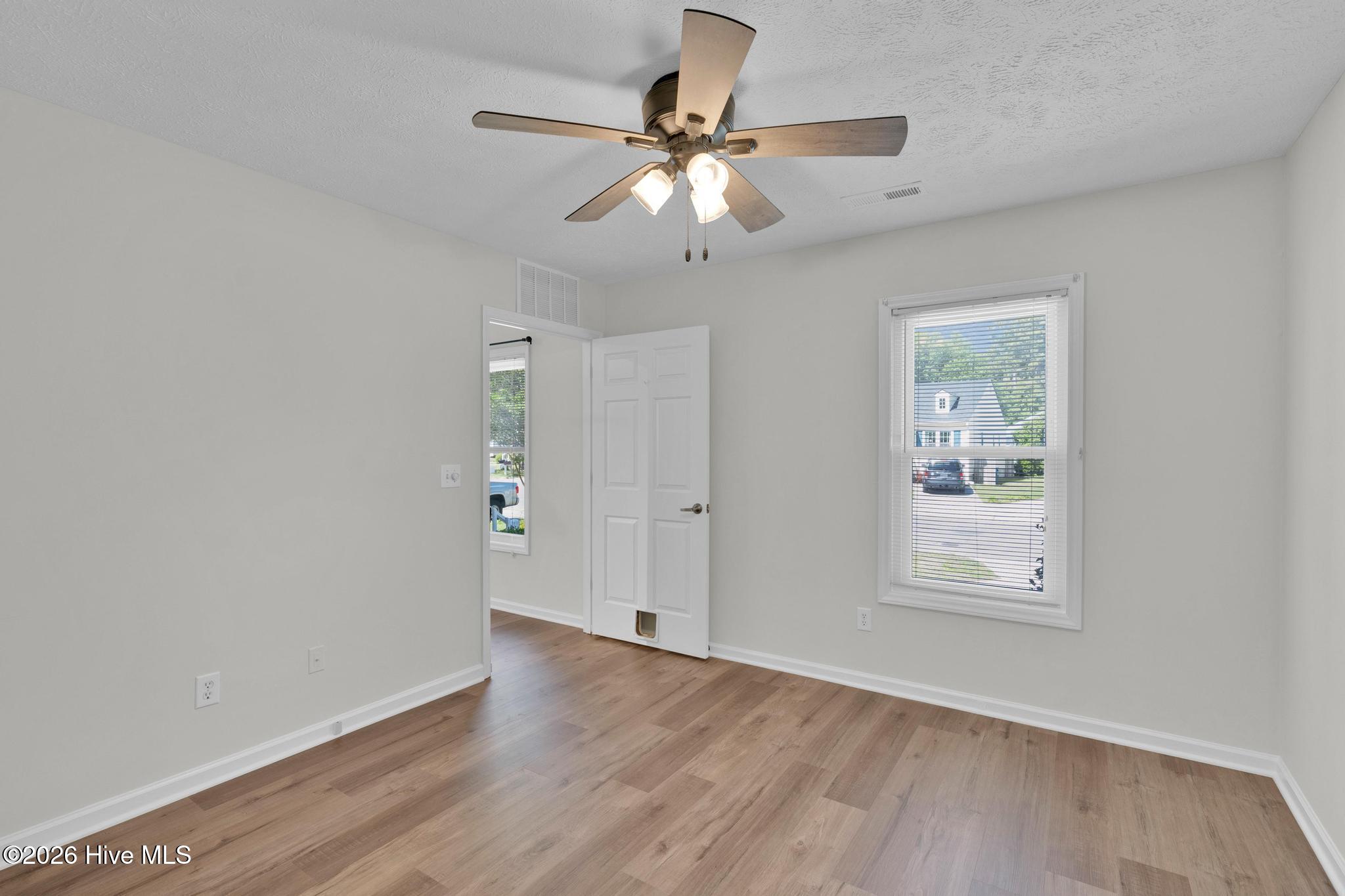 100566412 | Photo 11