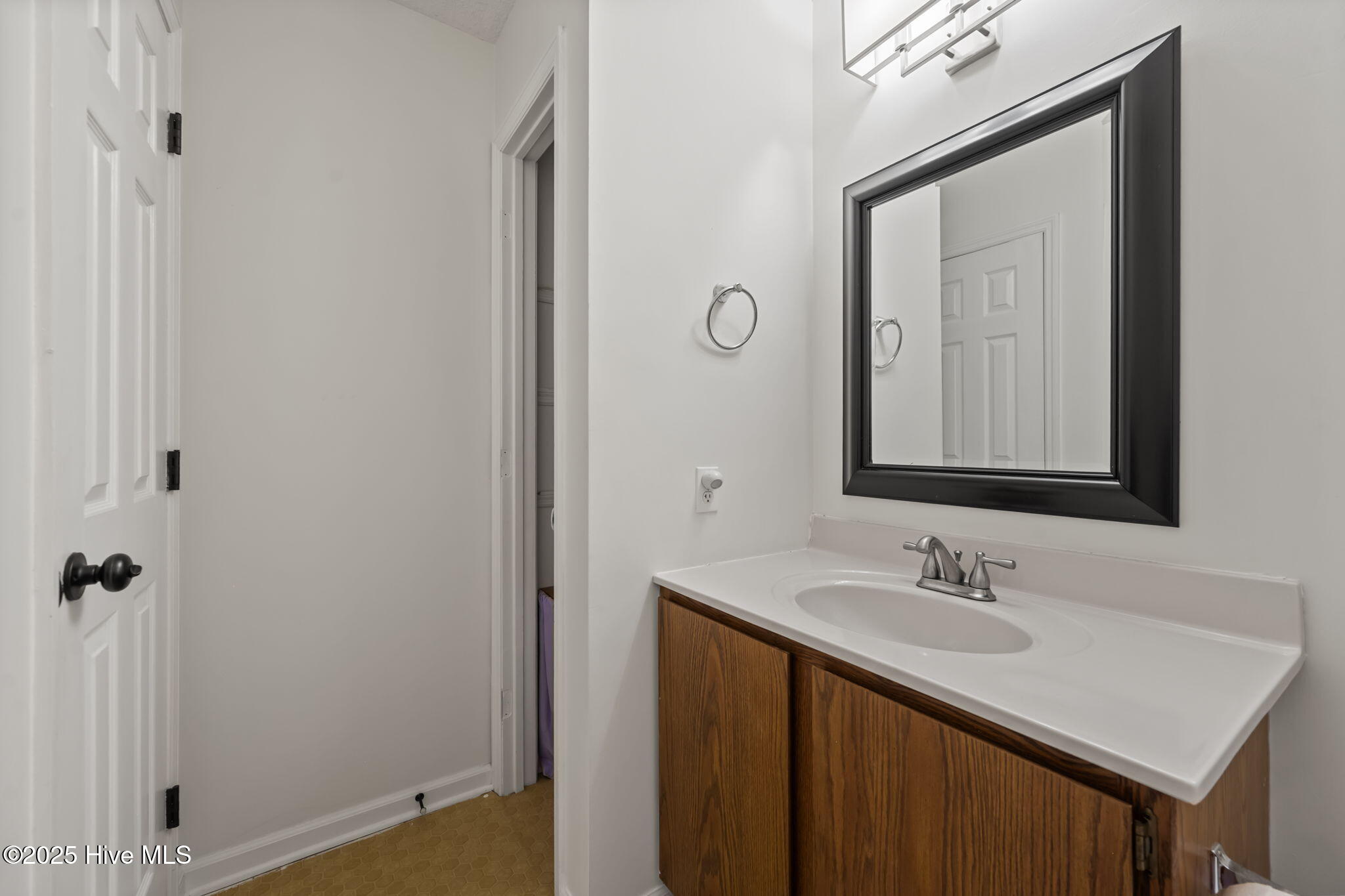 100539001 | Photo 31