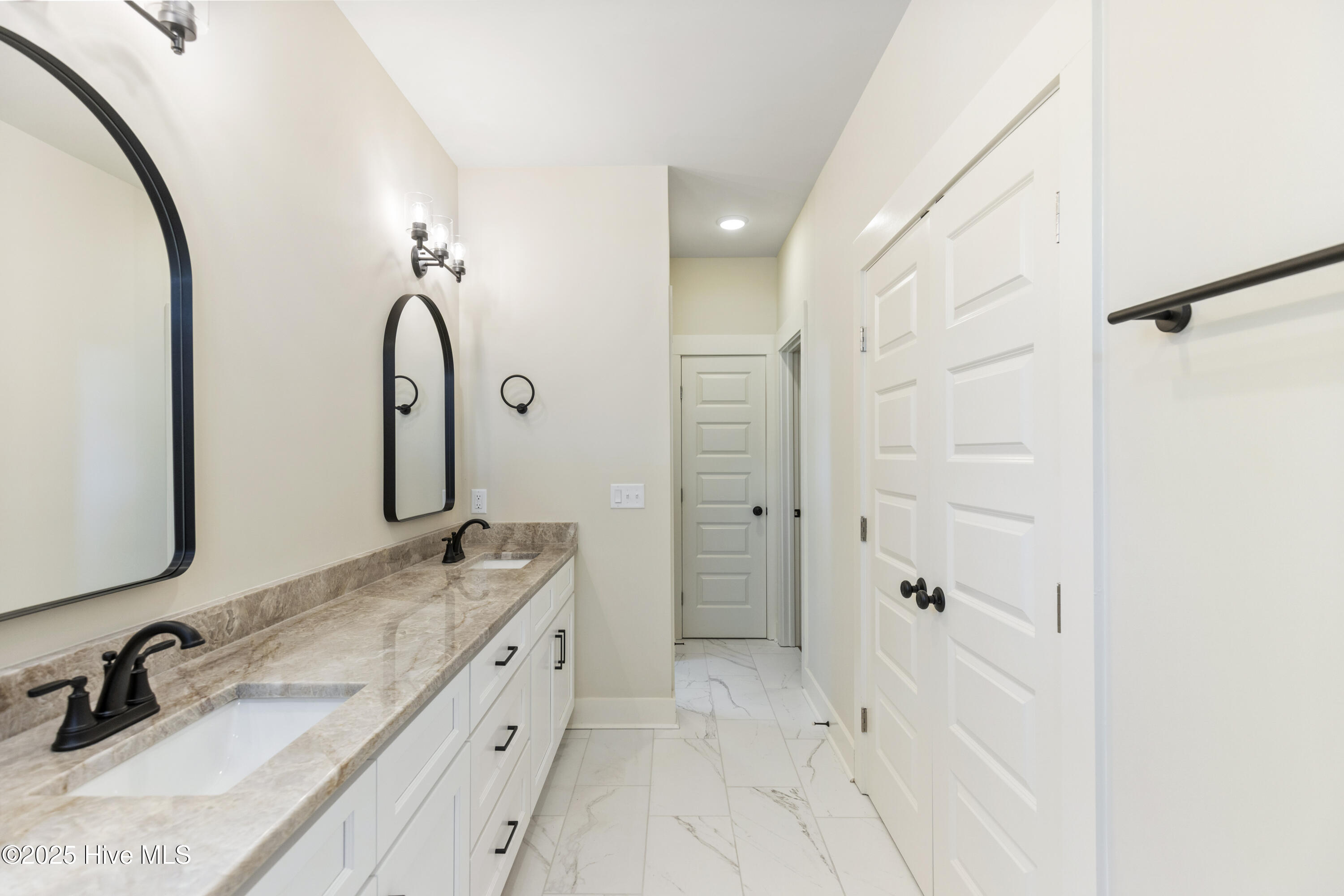 100539759 | Photo 16