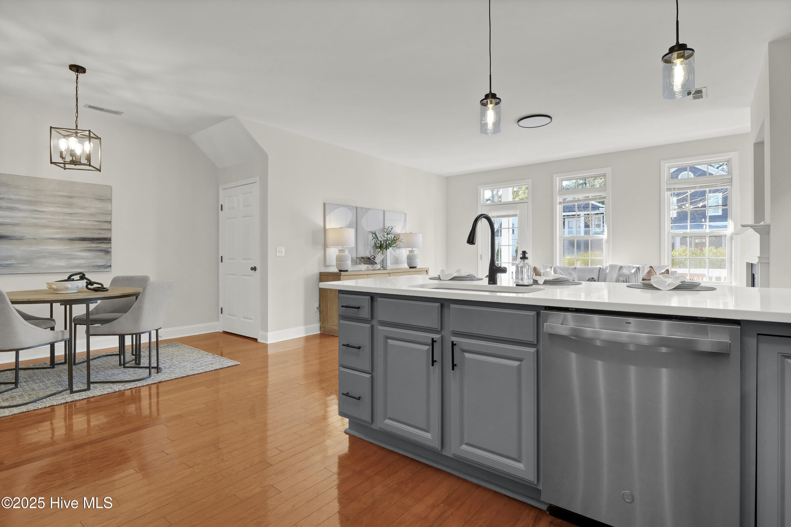 100546449 | Photo 12