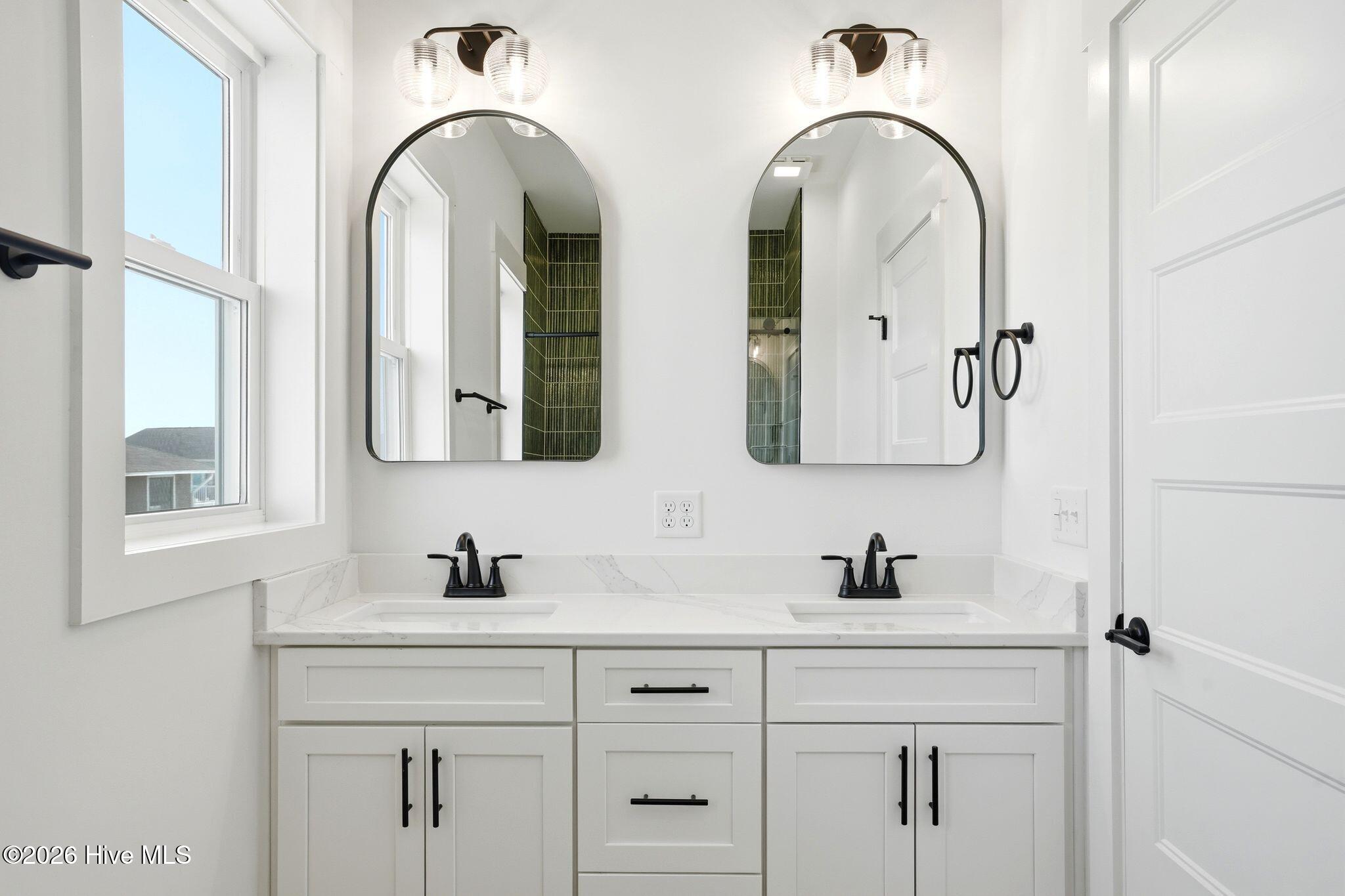 100561284 | Photo 71