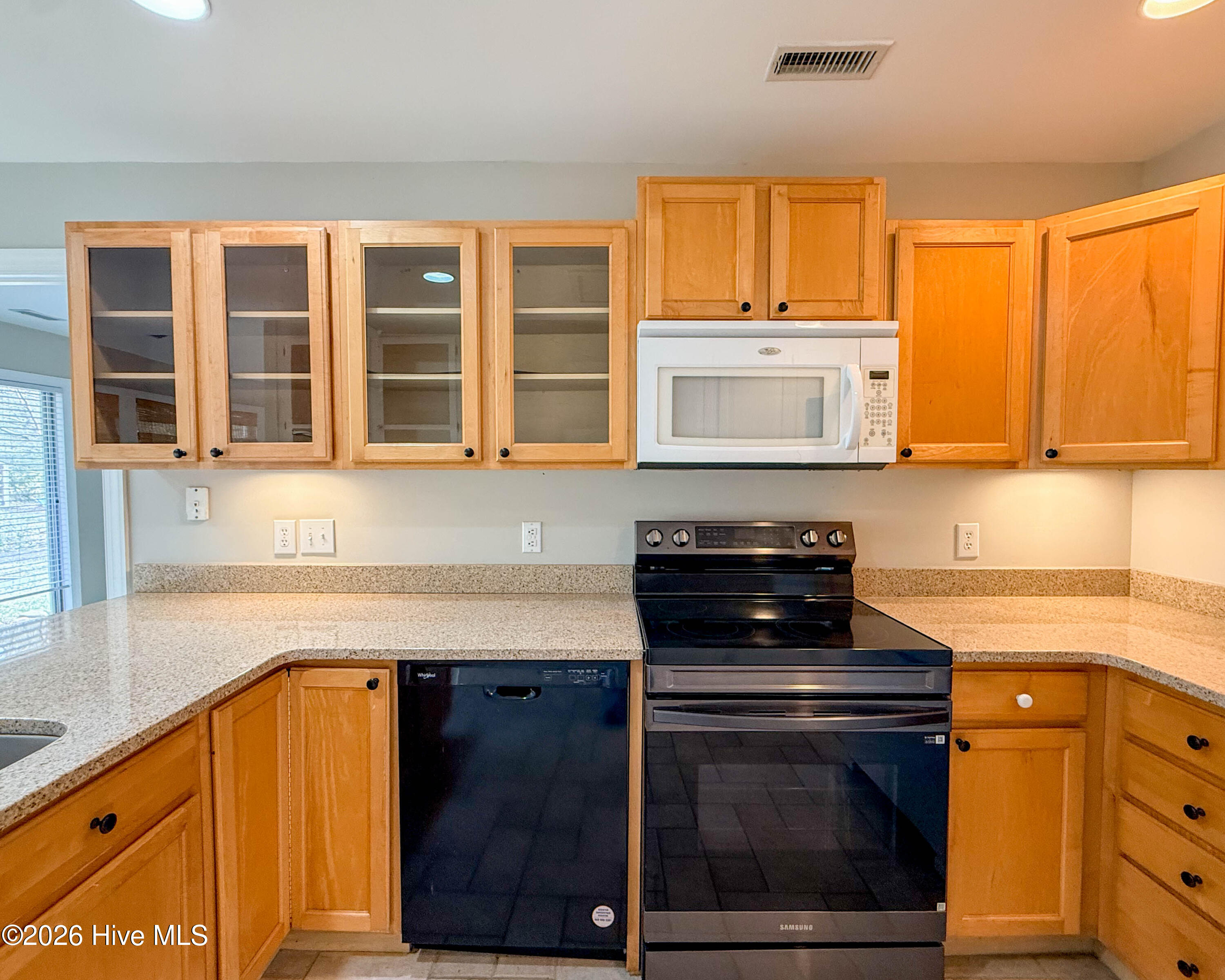 100562741 | Photo 19