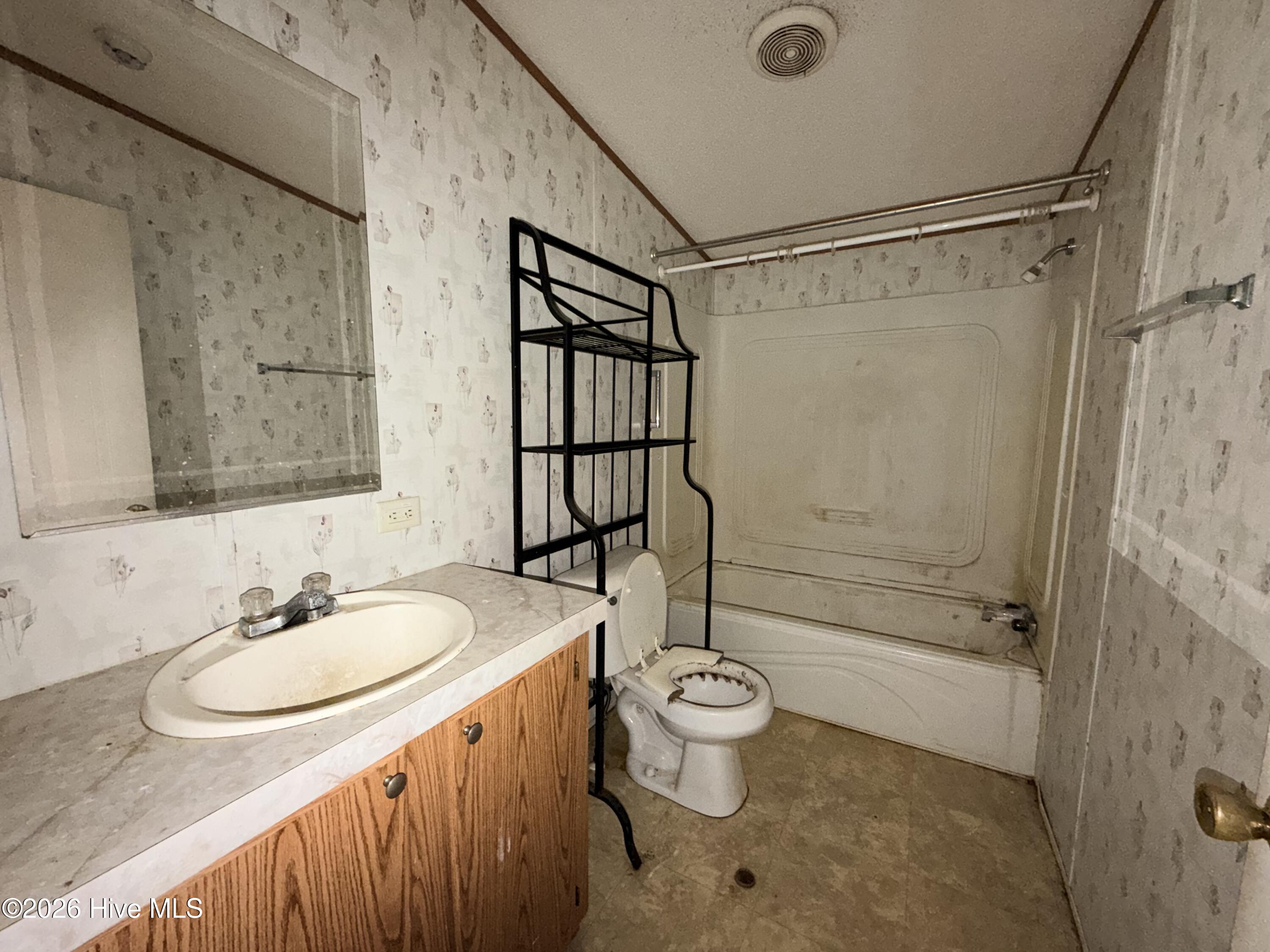 100548308 | Photo 14