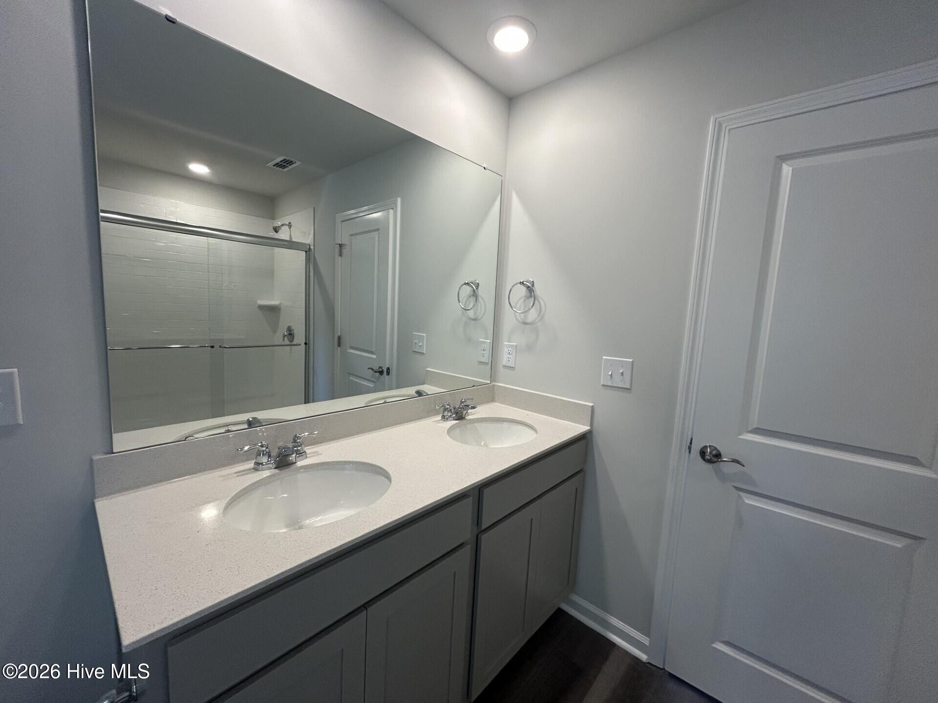 100535970 | Photo 15