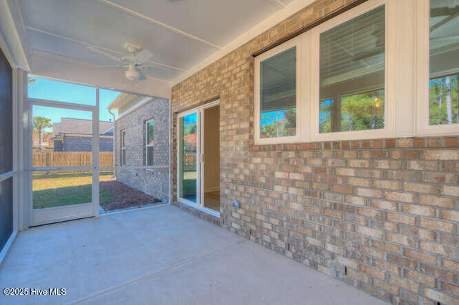 100540645 | Photo 38