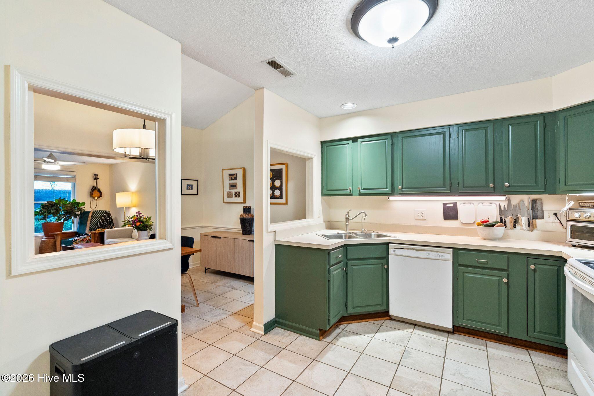 100573662 | Photo 19