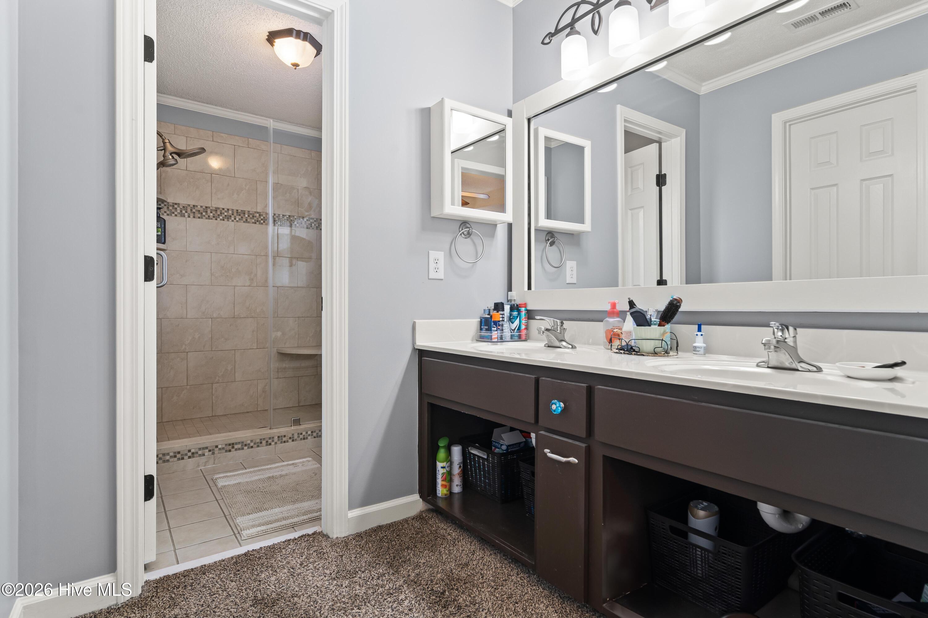 100550055 | Photo 32