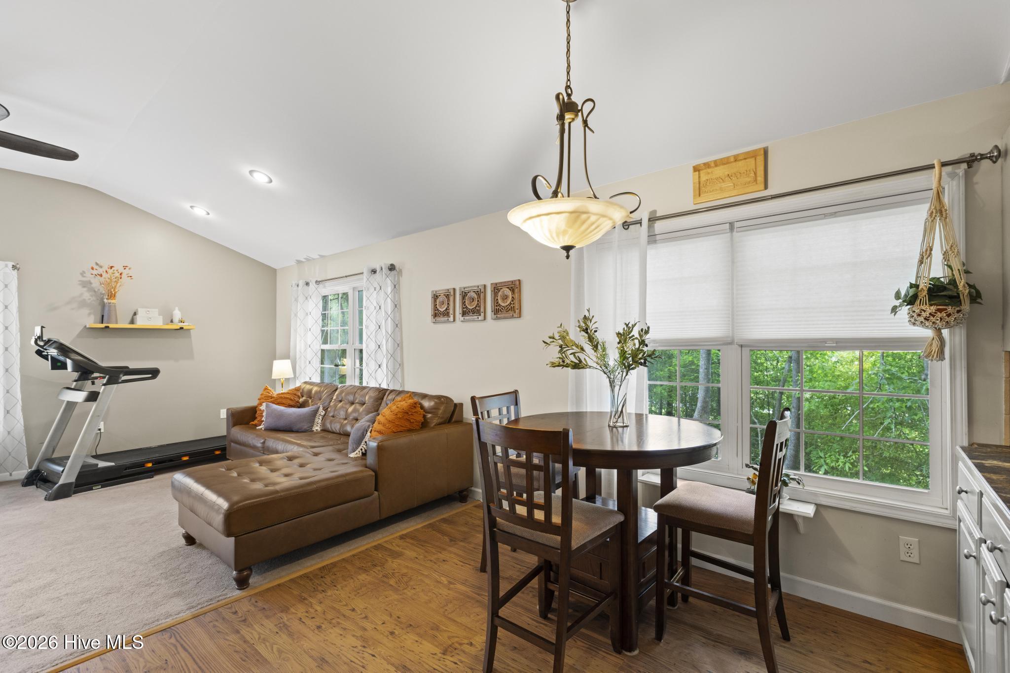 100569223 | Photo 42