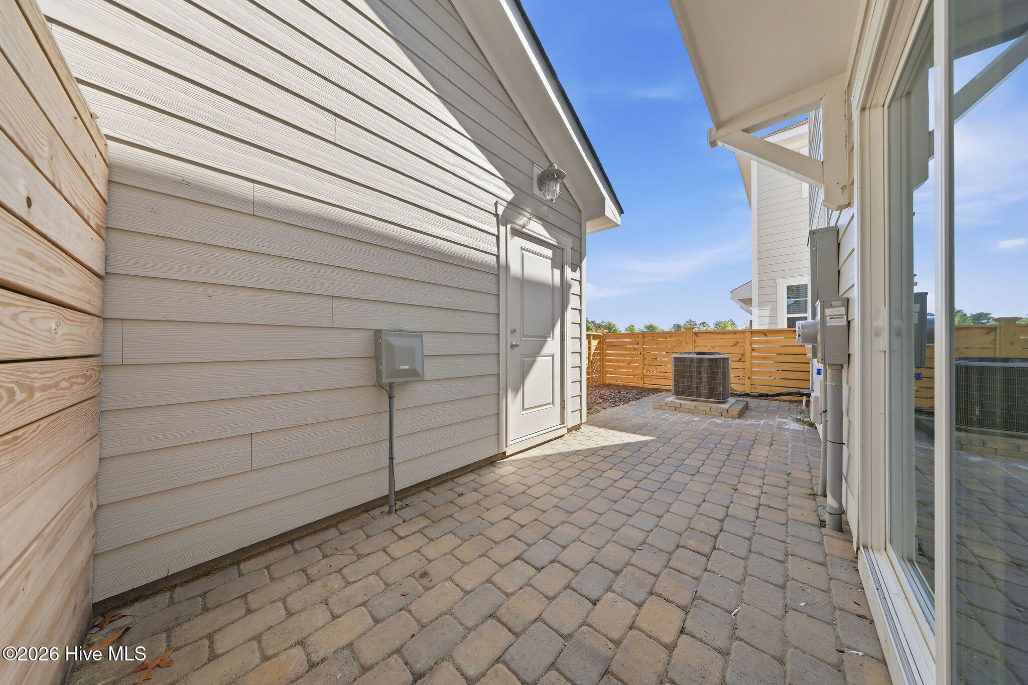 100569127 | Photo 13