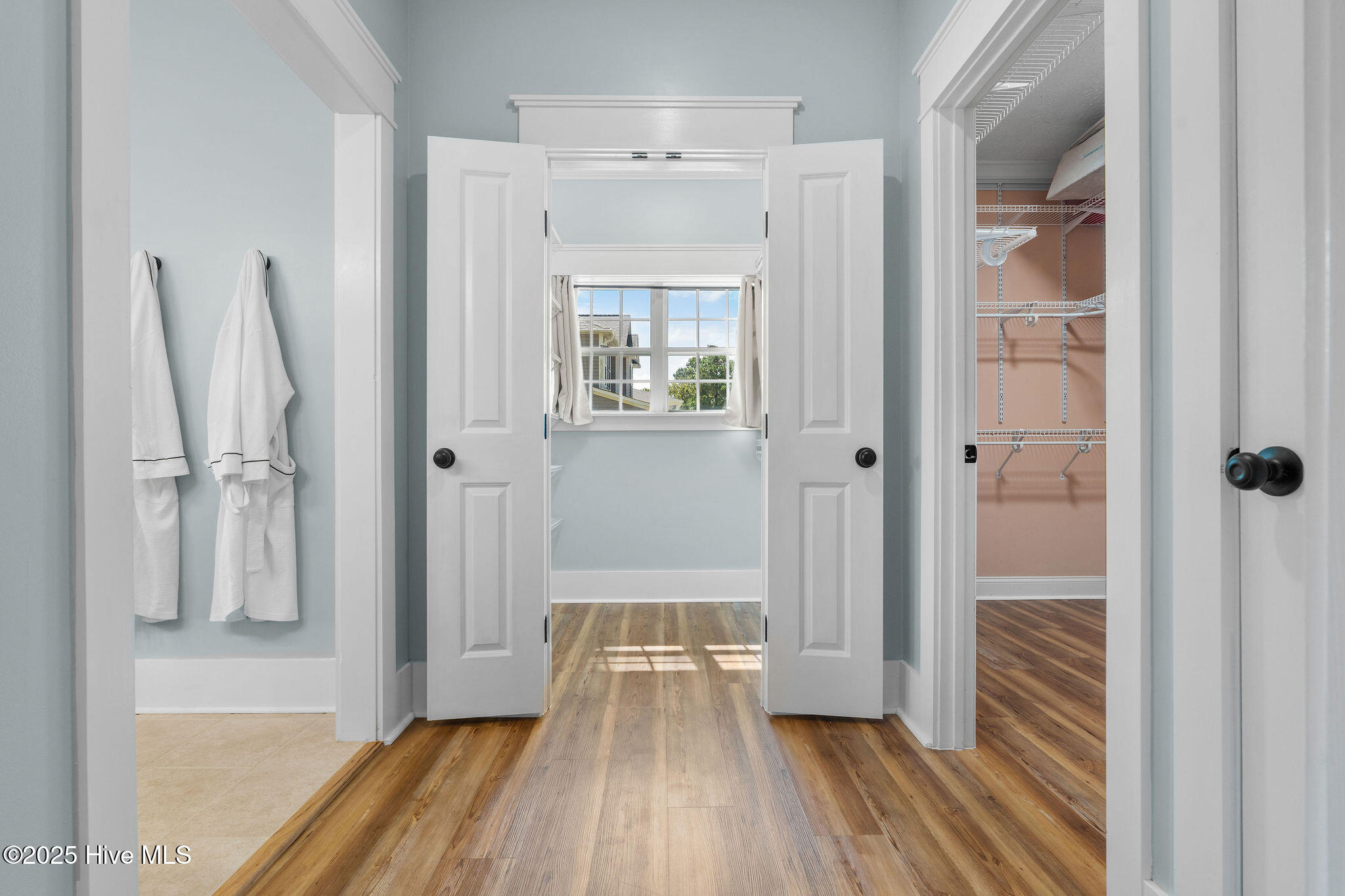 100526729 | Photo 25