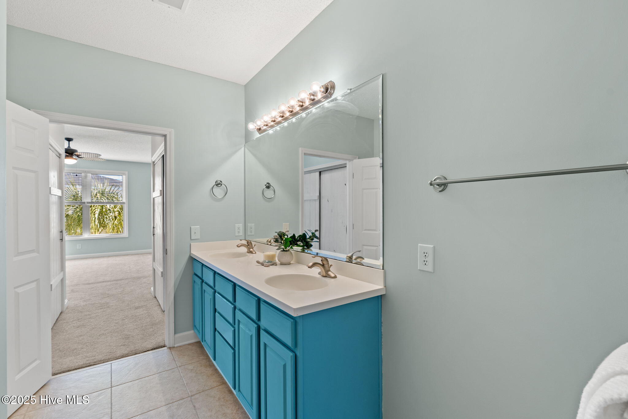 100542307 | Photo 19