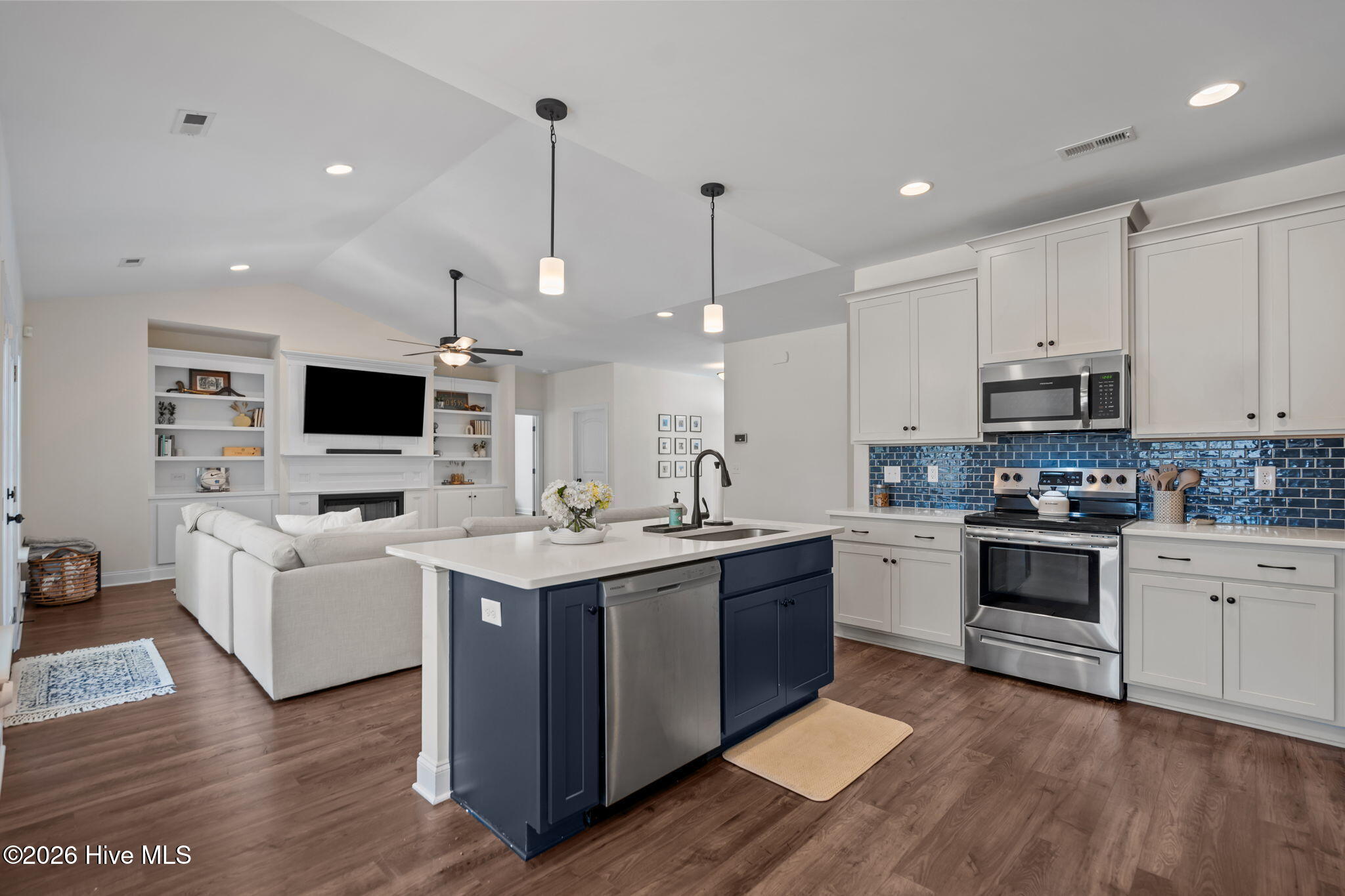 100557653 | Photo 12