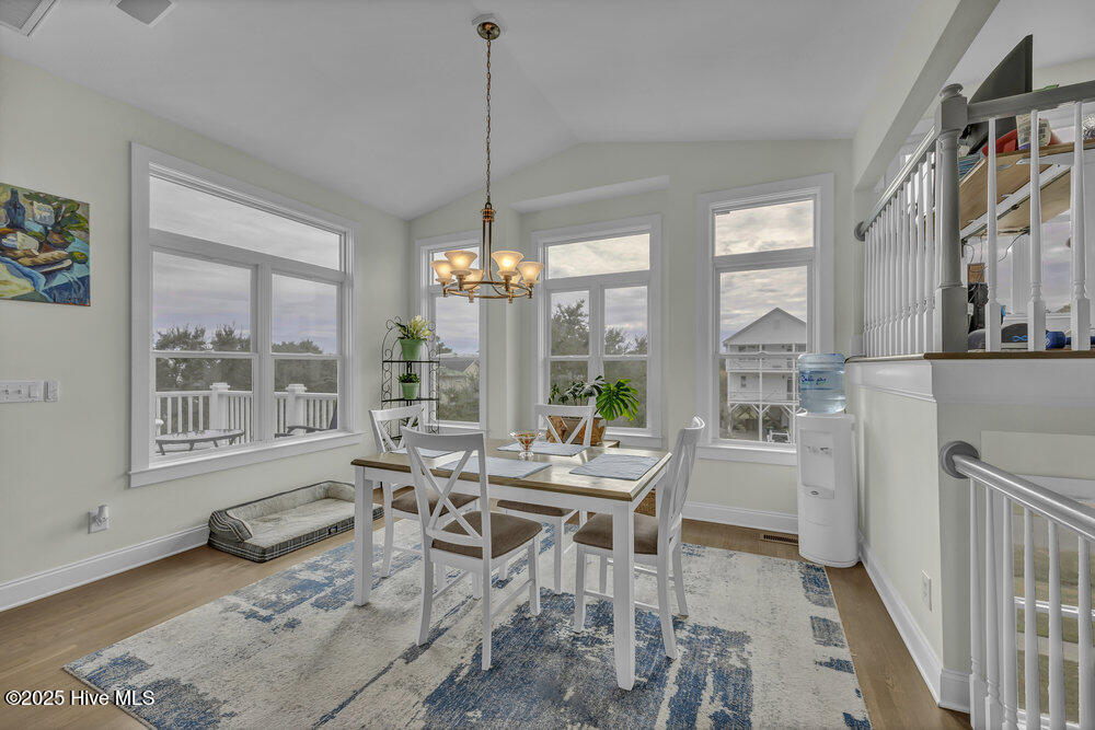 100542782 | Photo 18