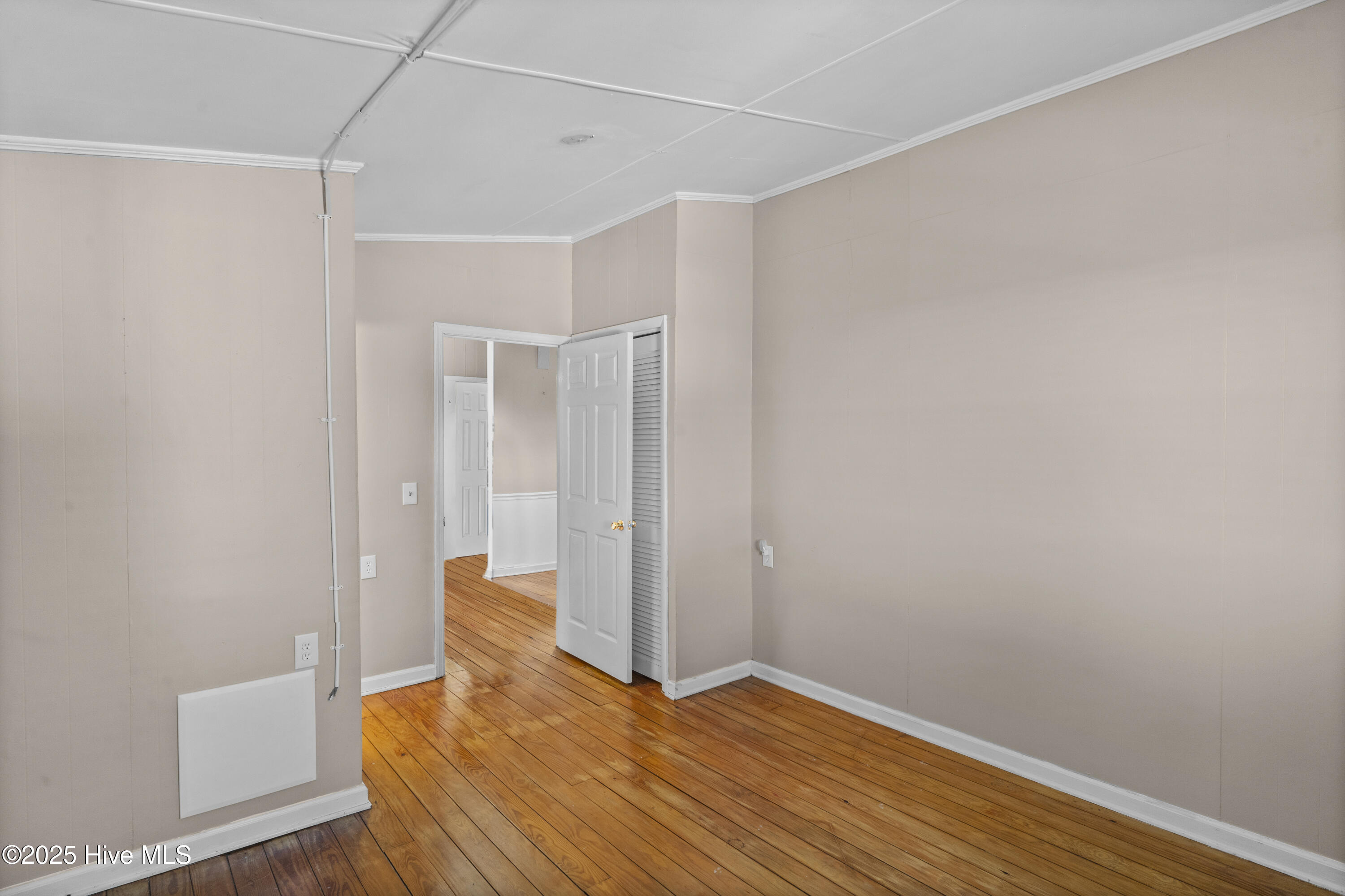 100563650 | Photo 16