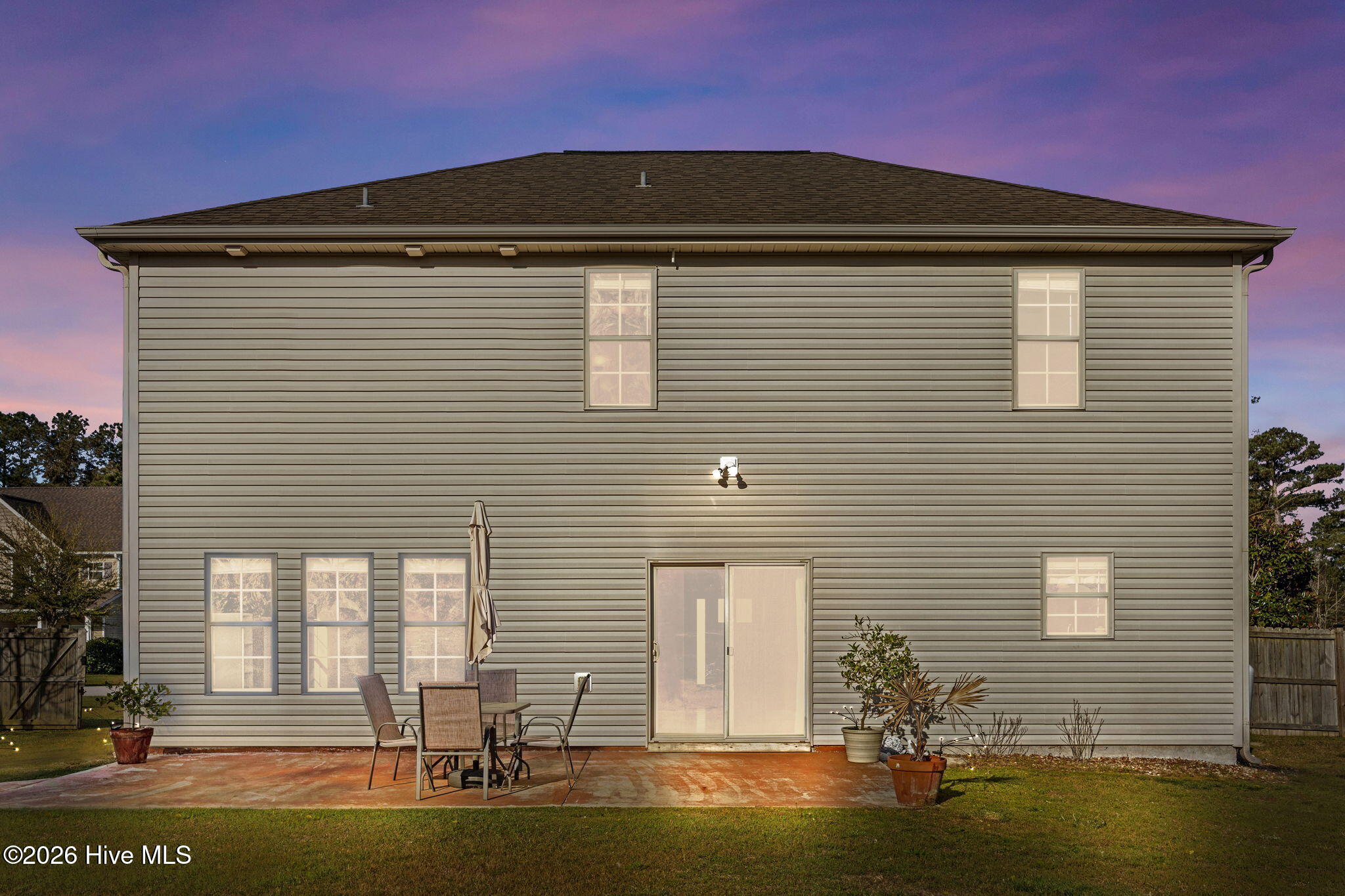 100565873 | Photo 55