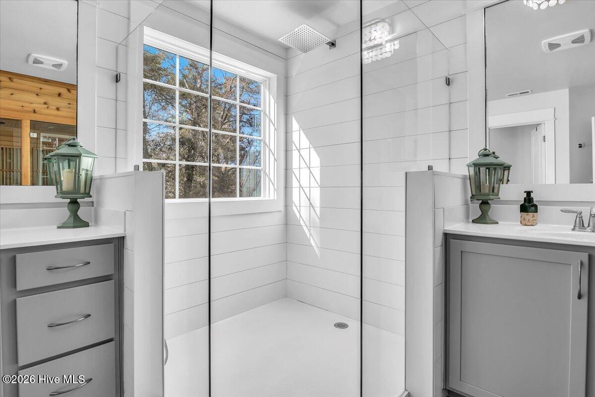 100551826 | Photo 31