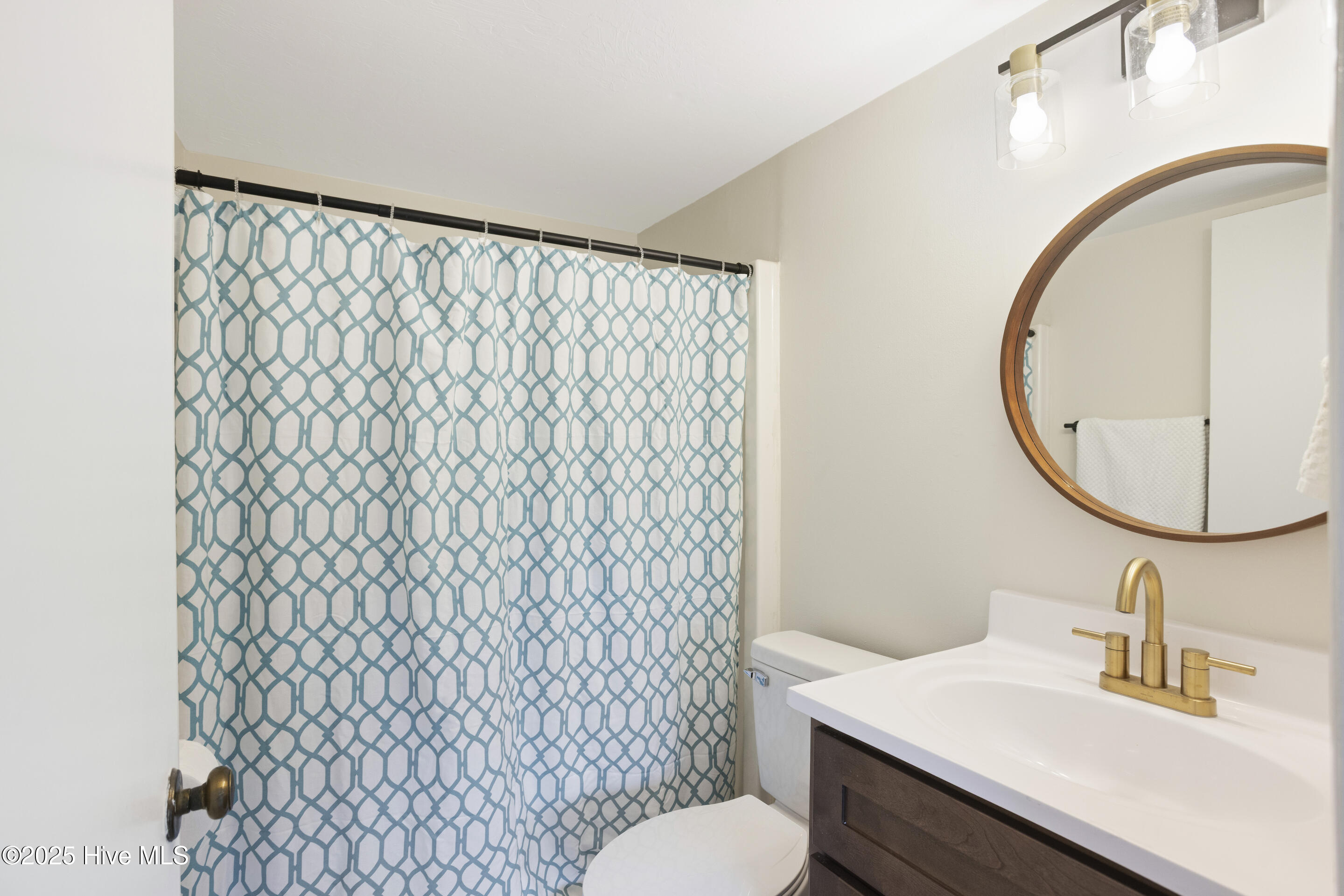 100537124 | Photo 18