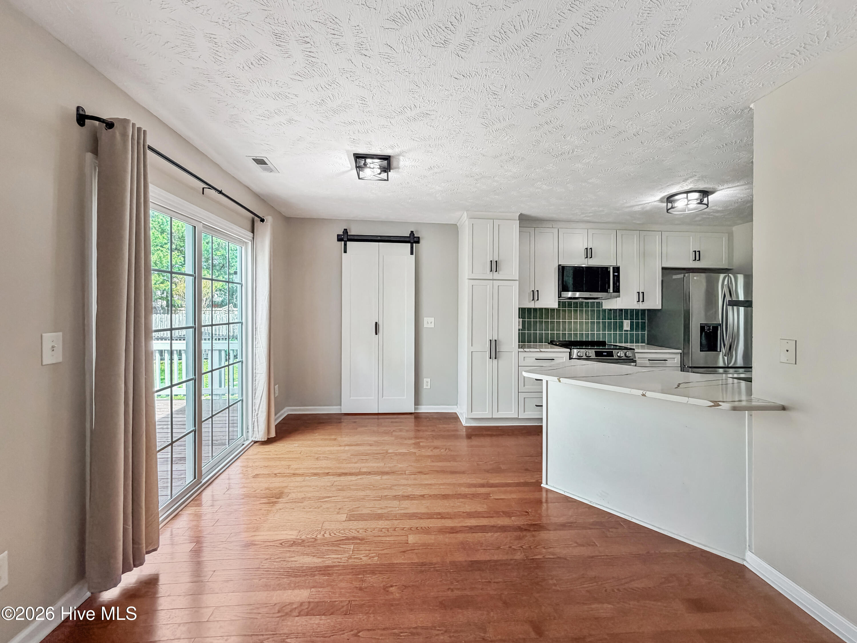 100564126 | Photo 19