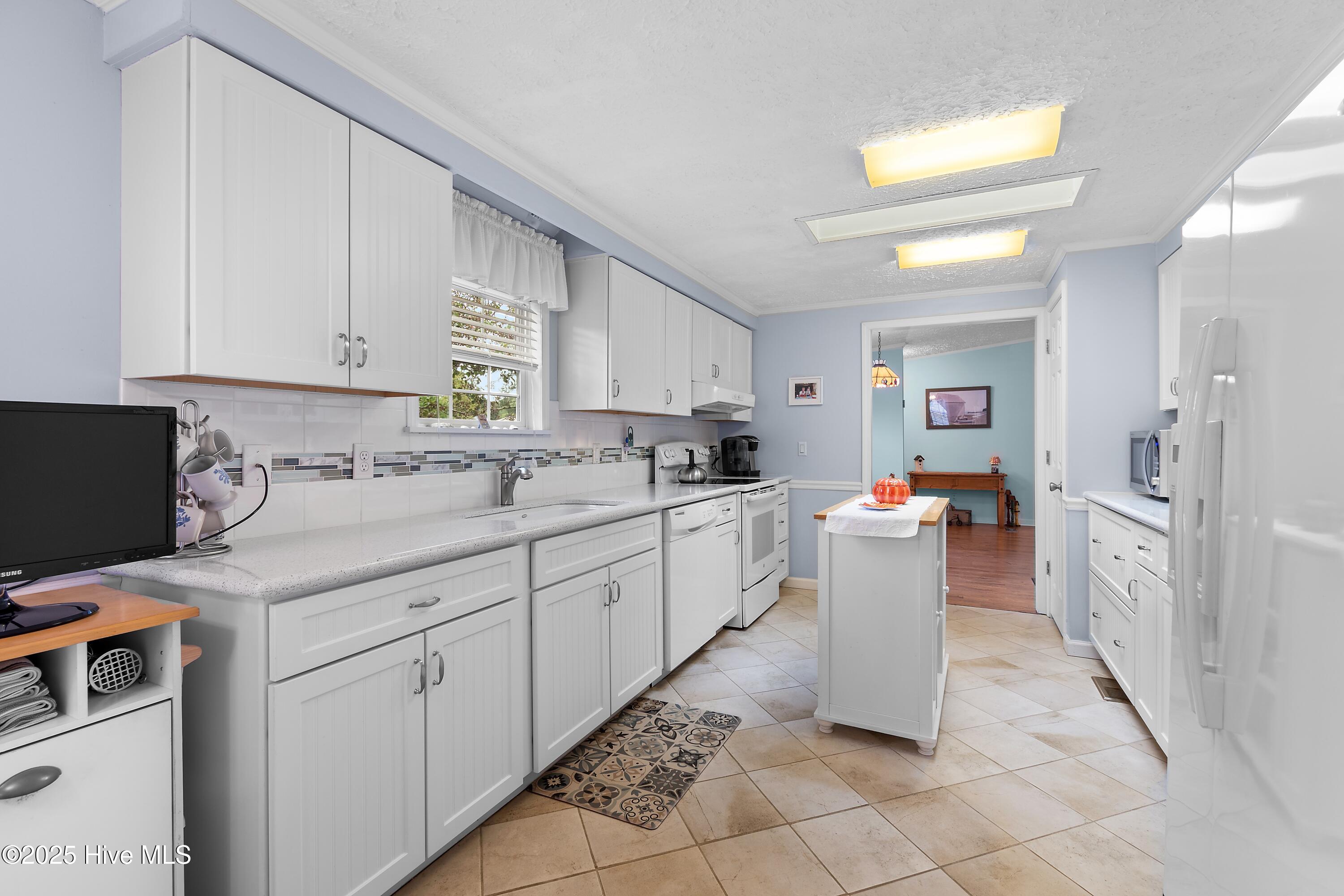 100537026 | Photo 13