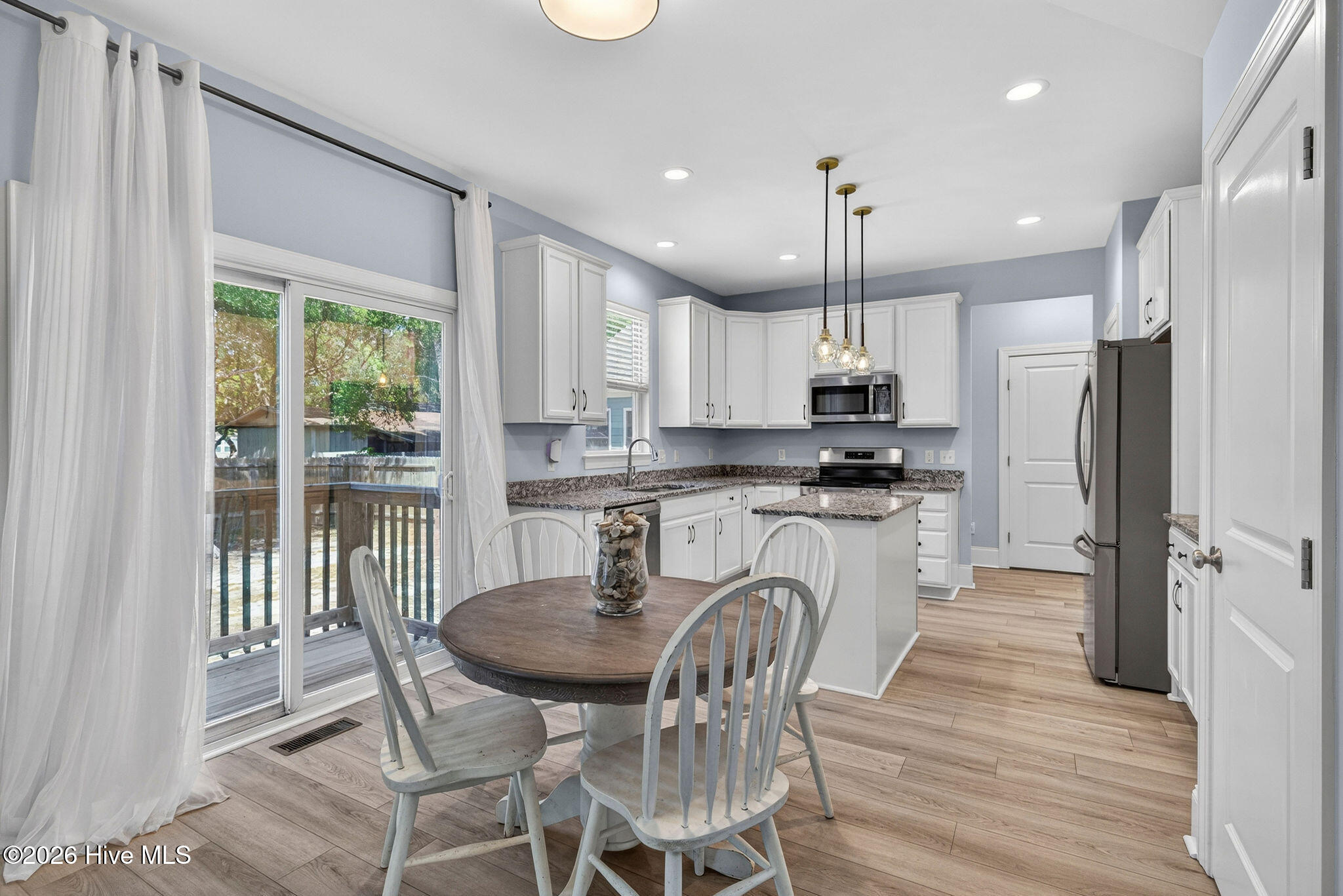 100570587 | Photo 16