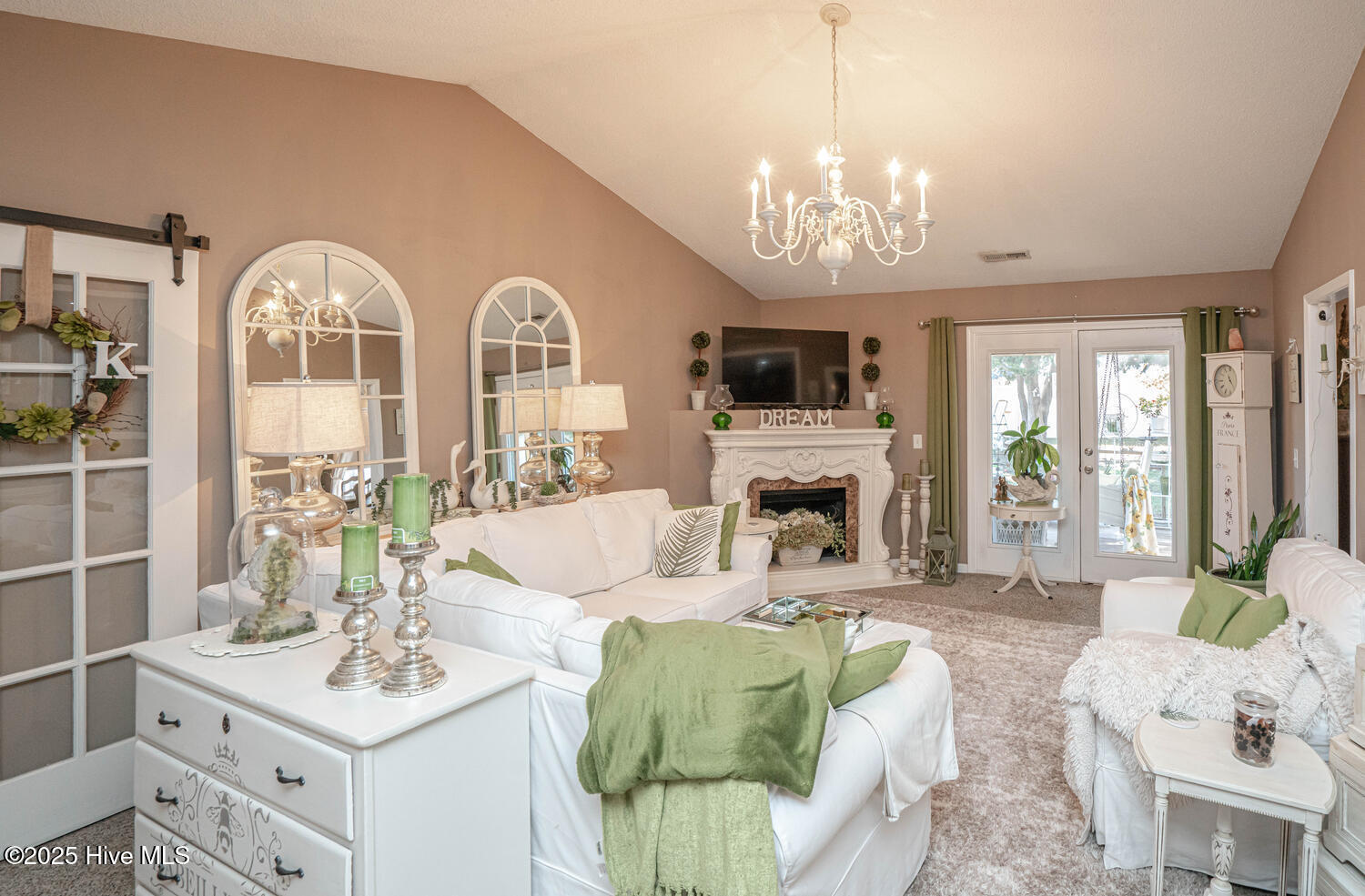 100542303 | Photo 12