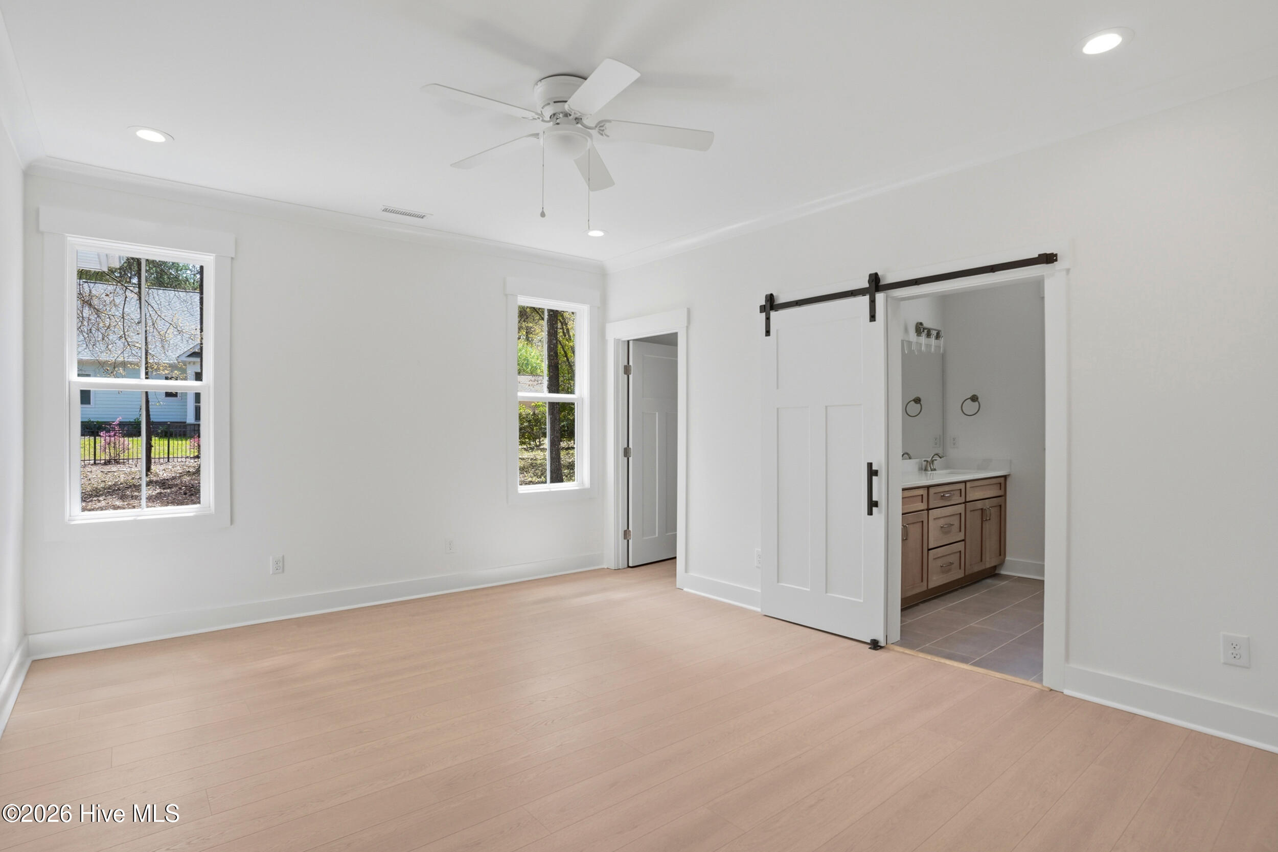 100556928 | Photo 10