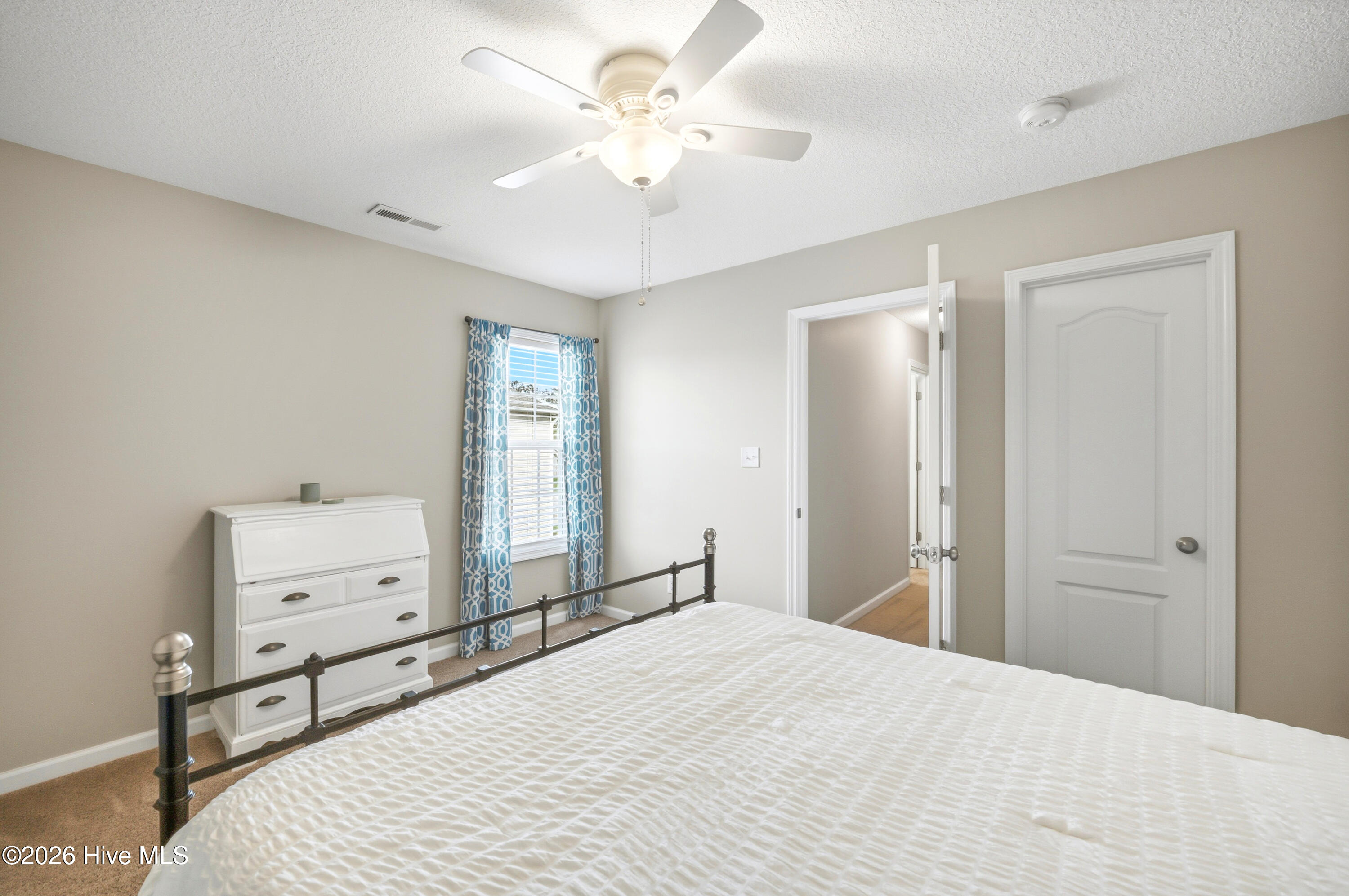 100565426 | Photo 38