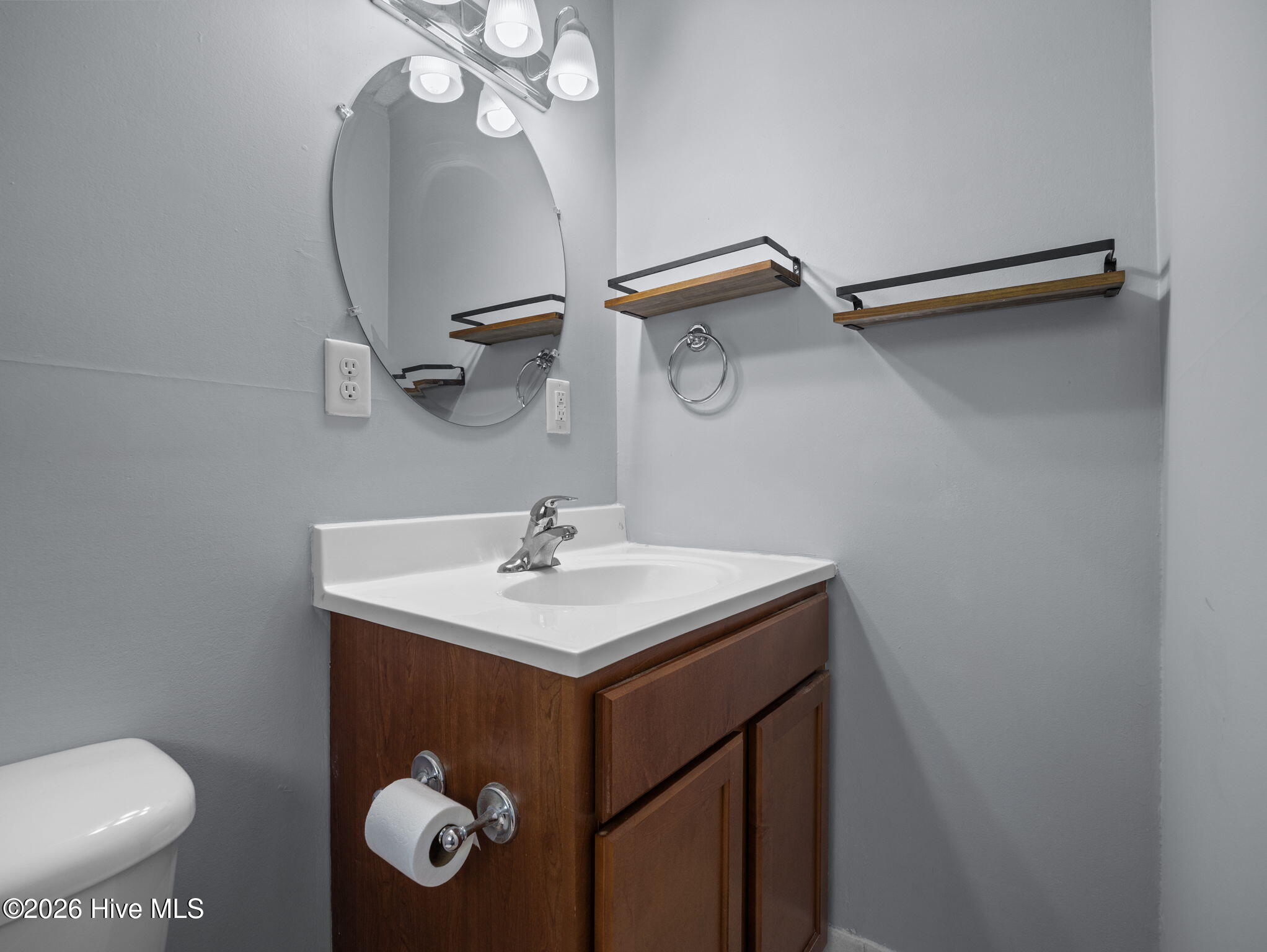 100568066 | Photo 19