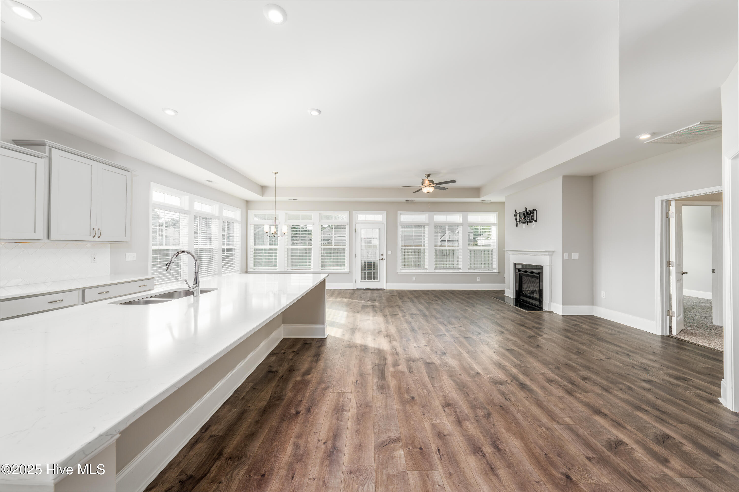 100536506 | Photo 19