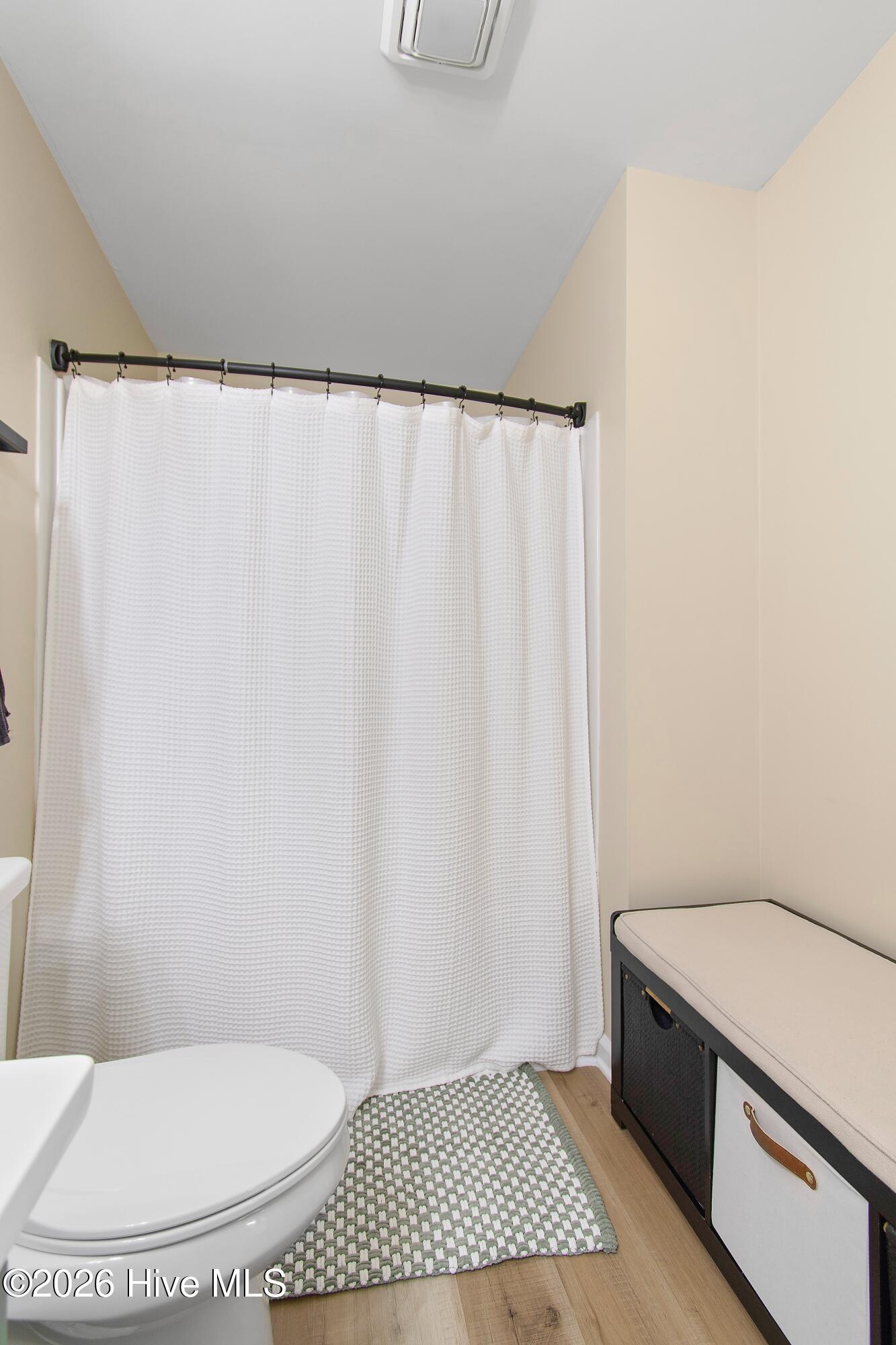 100549782 | Photo 25