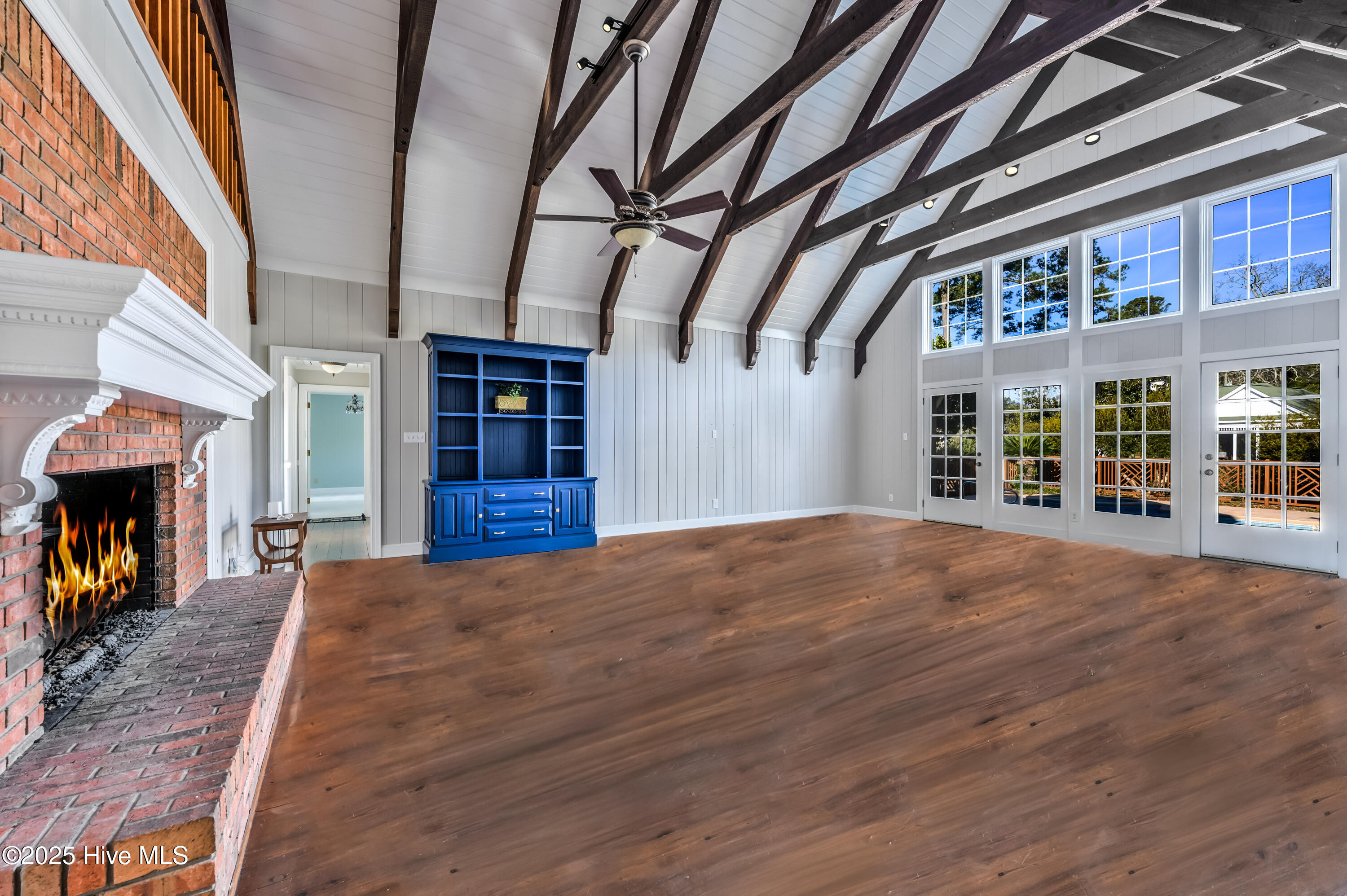 100485107 | Photo 21