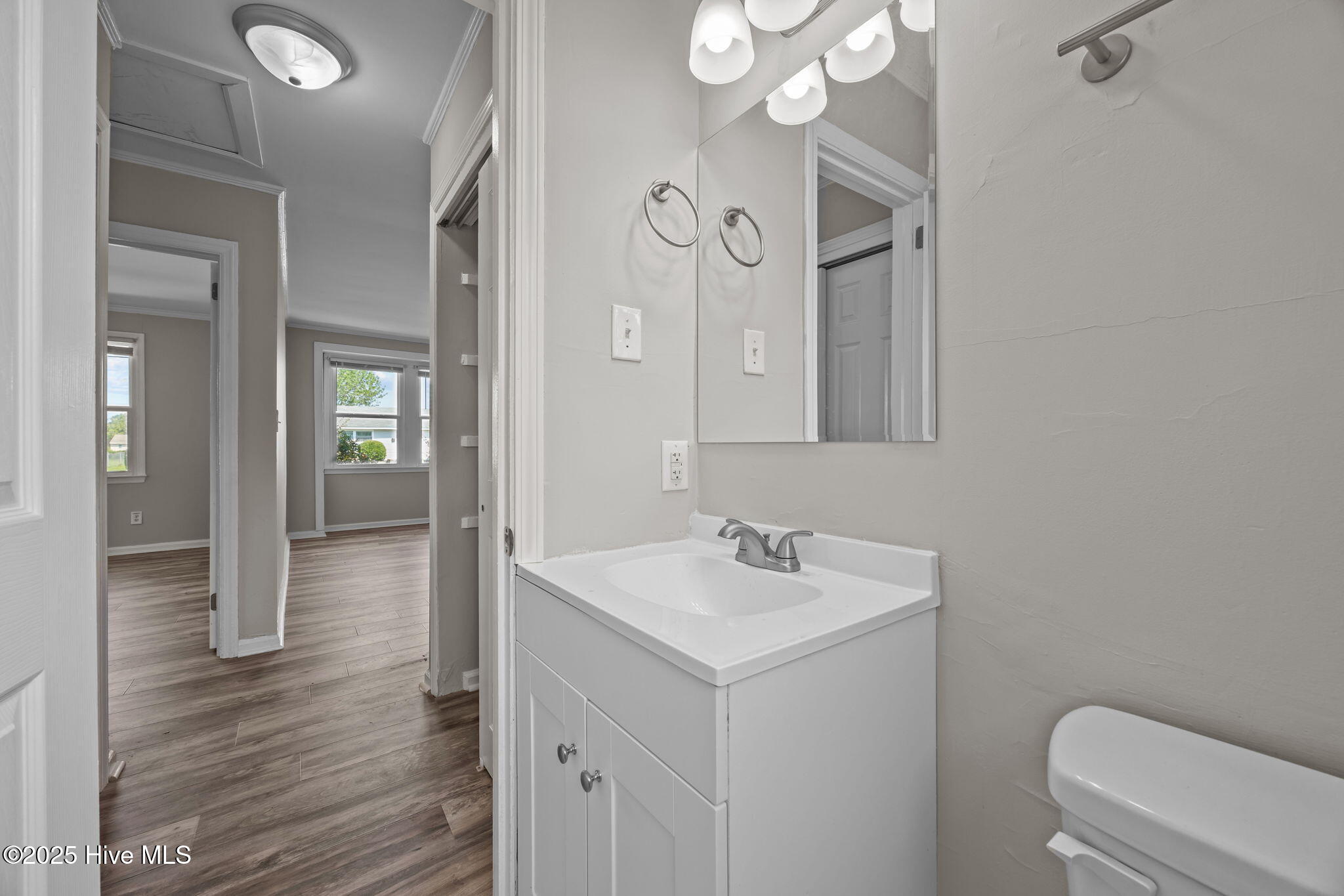 100560233 | Photo 14