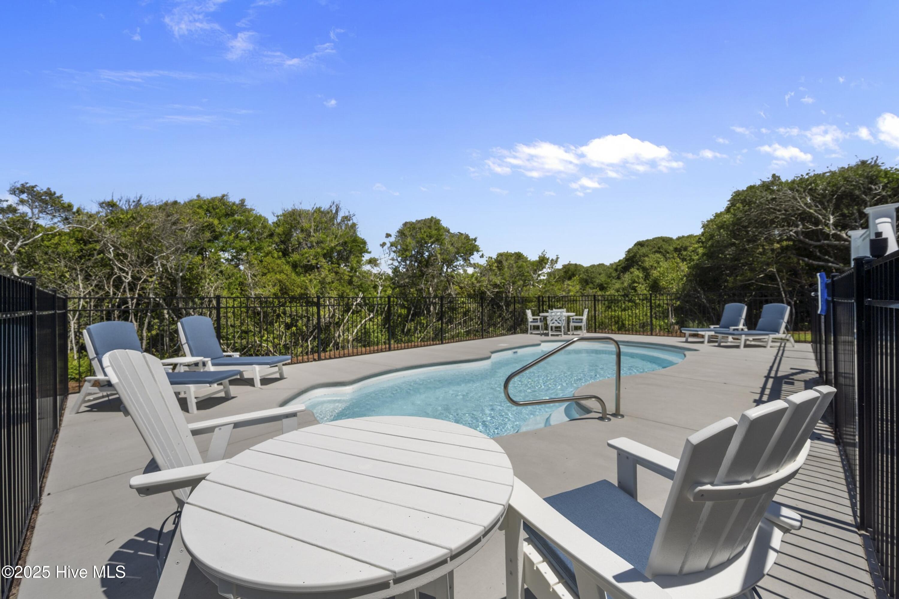 100510701 | Photo 59