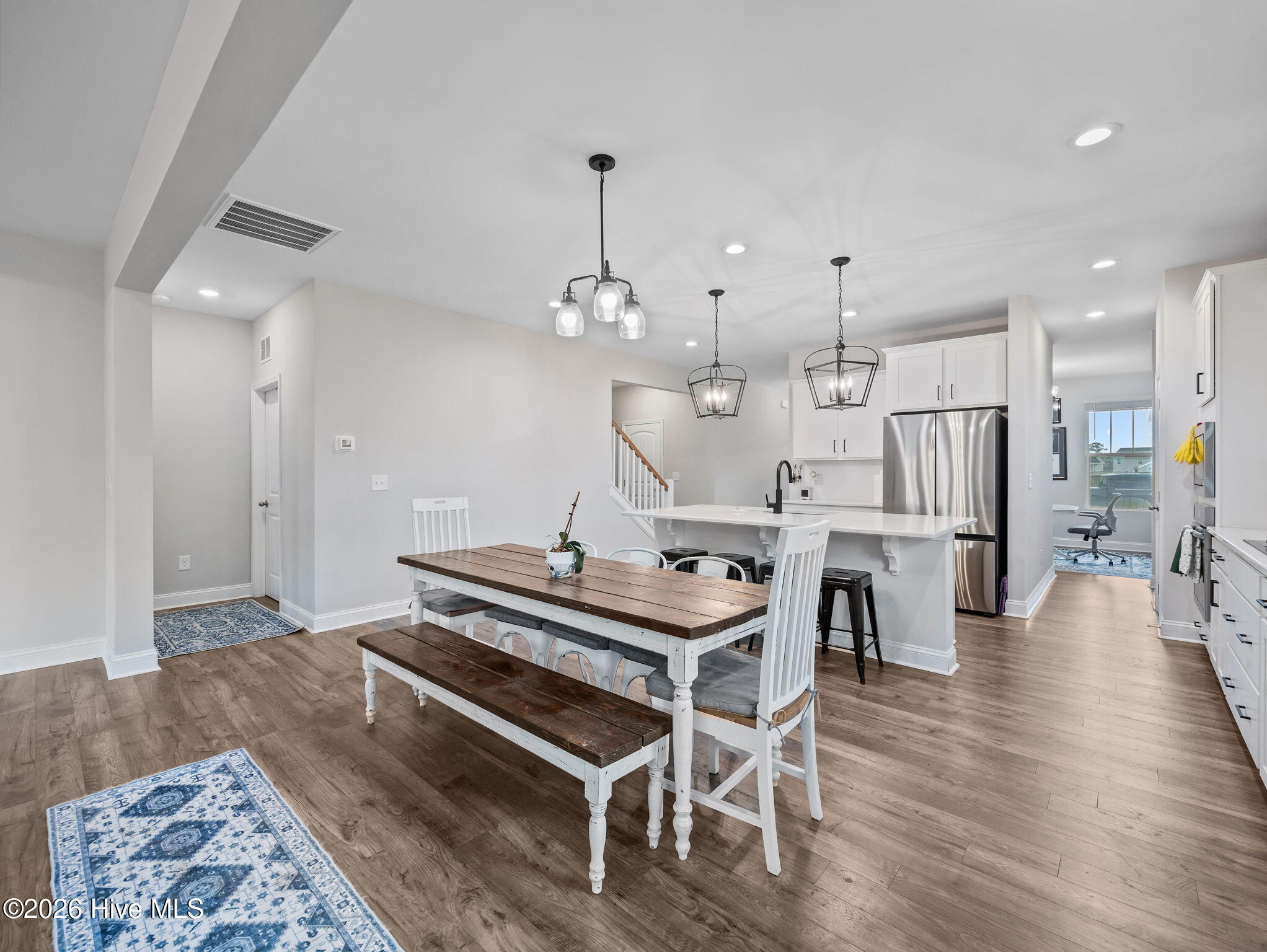 100562979 | Photo 13