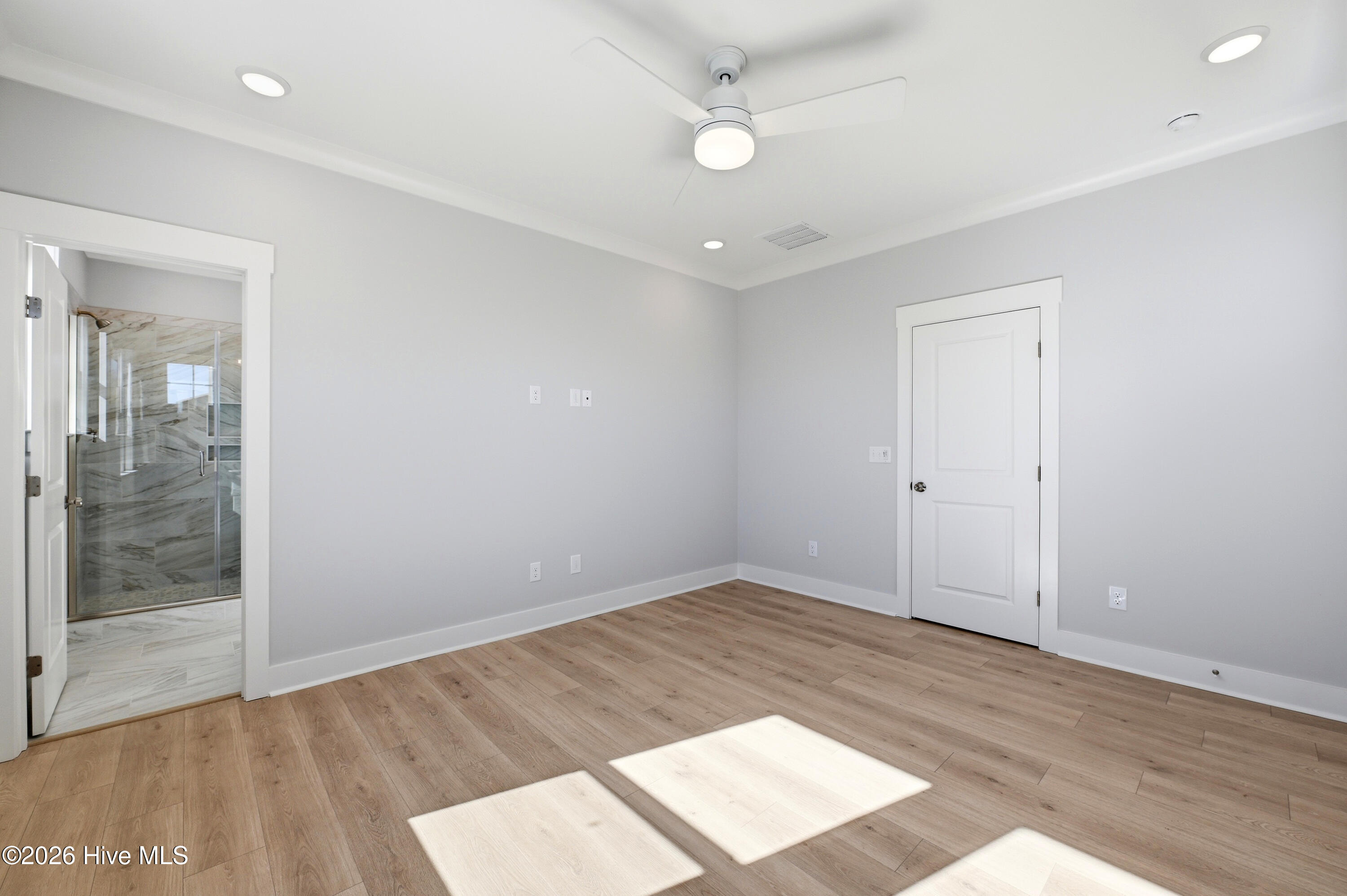 100566798 | Photo 22